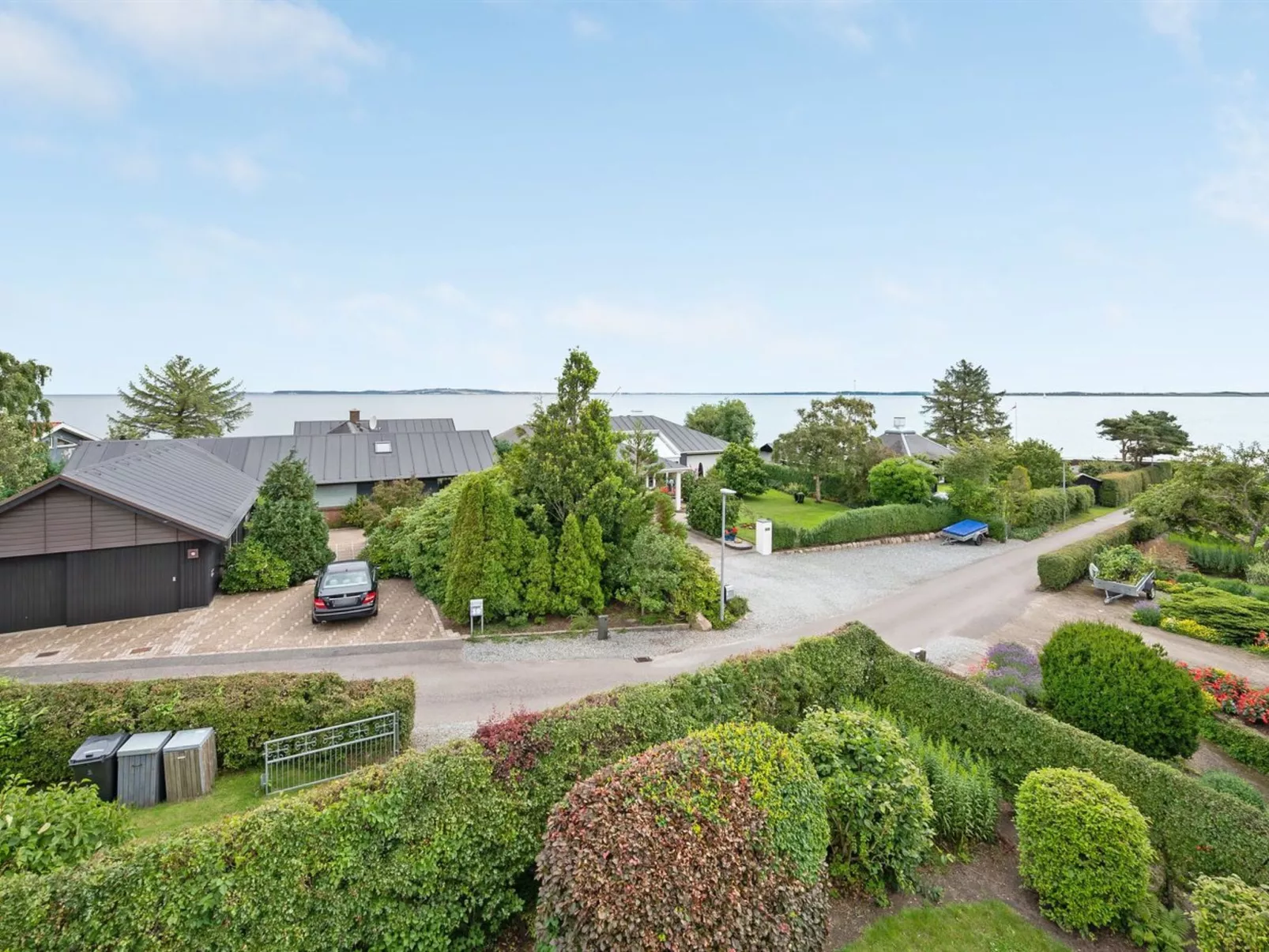 "Regni" - 300m to the fjord-Outside