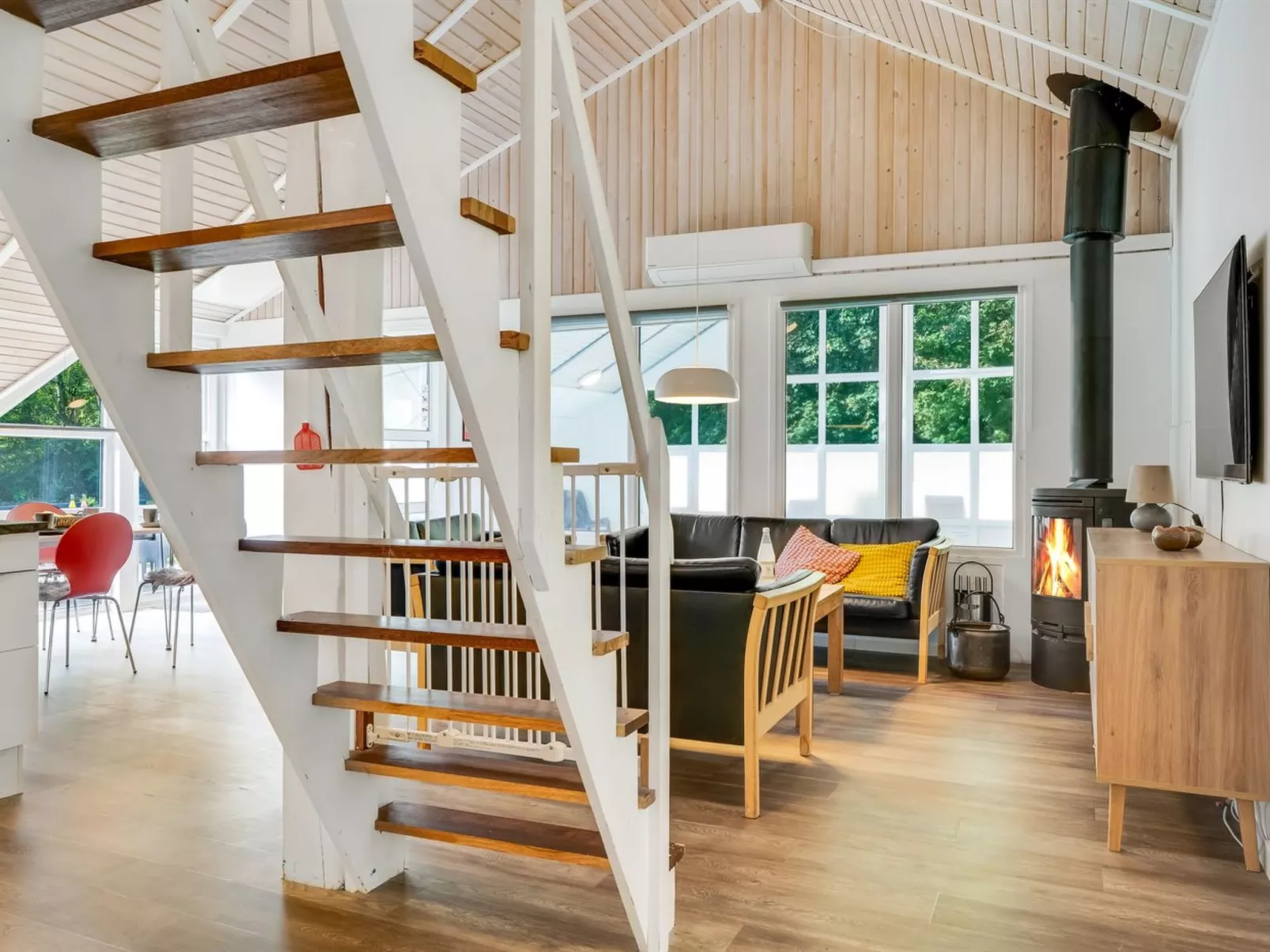 "Eisa" - 300m to the fjord-Inside