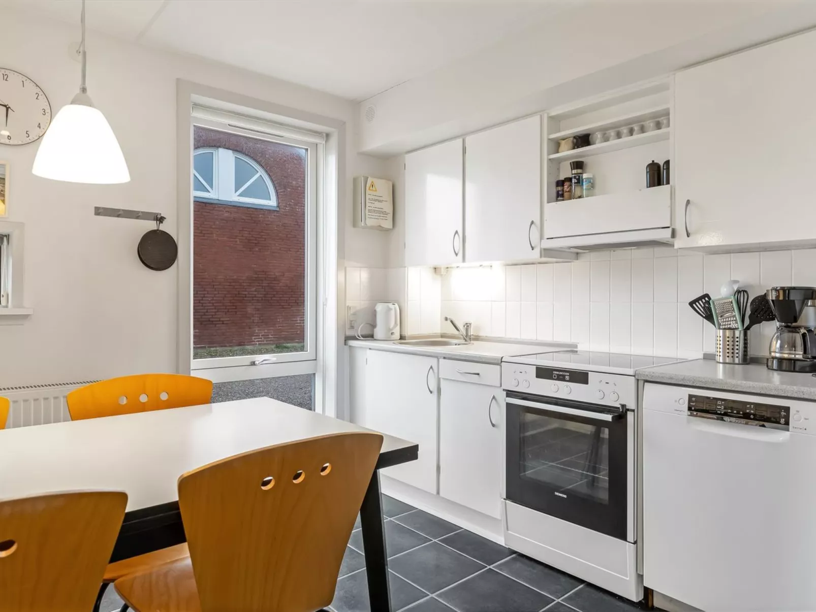 "Edly" - 2.3km from the sea-Drinnen