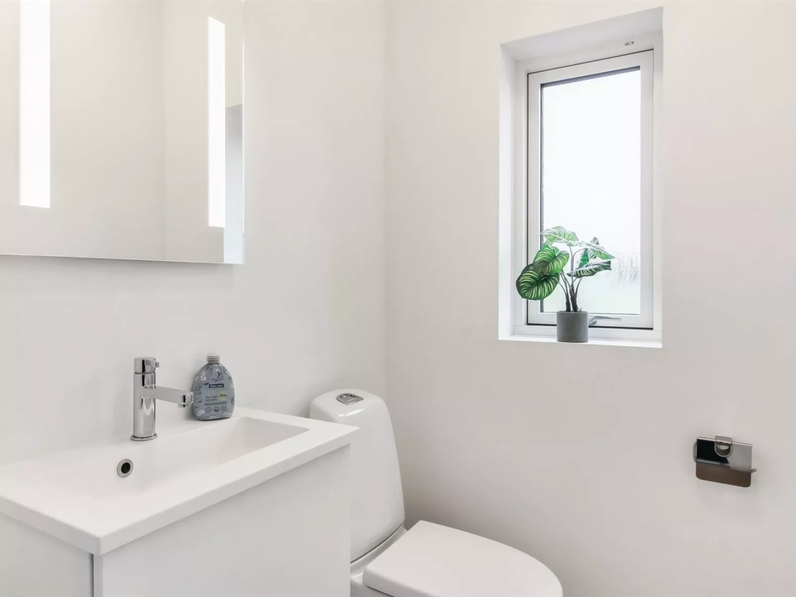 "Edgar" - 1.5km from the sea-Inside