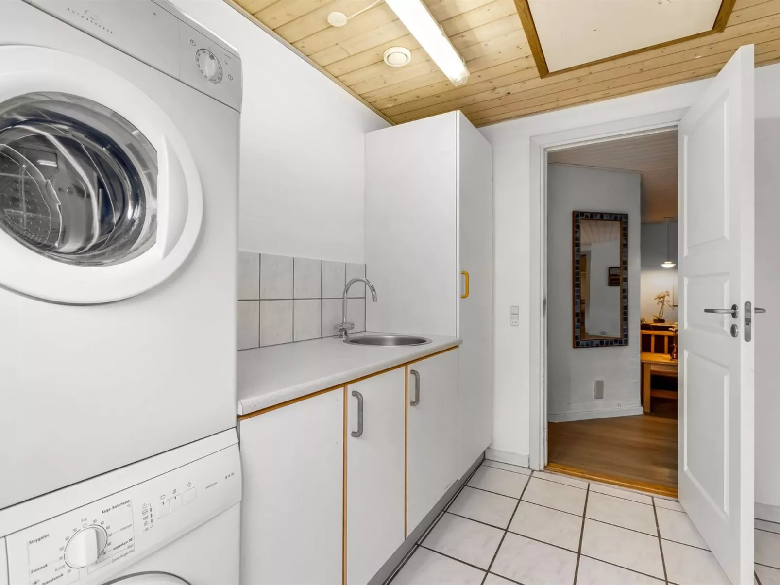 "Marilisa" - 700m to the fjord-Drinnen