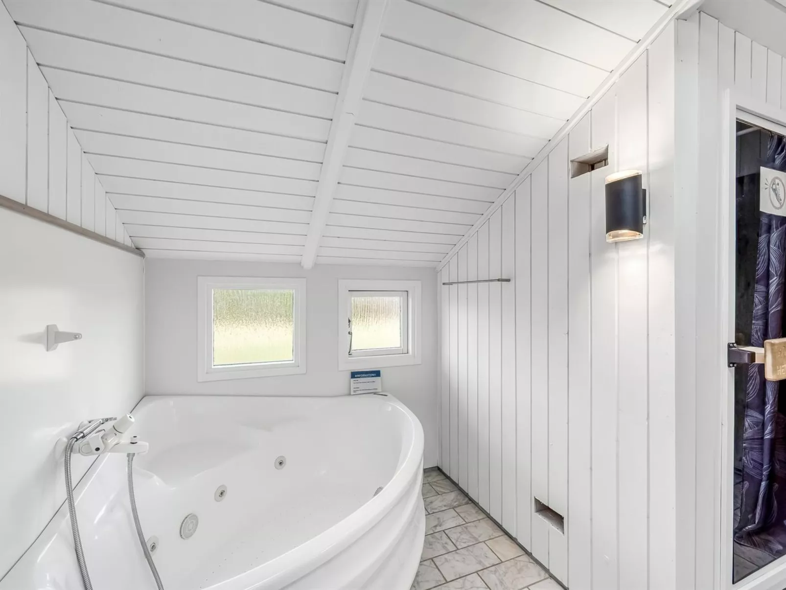 "Marisol" - 600m to the fjord-Inside