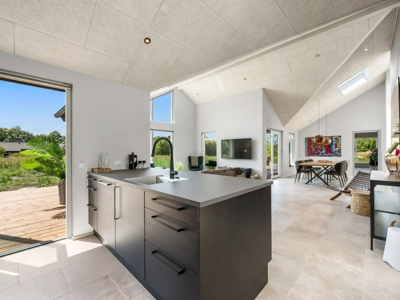 "Måns" - 500m to the fjord-Inside