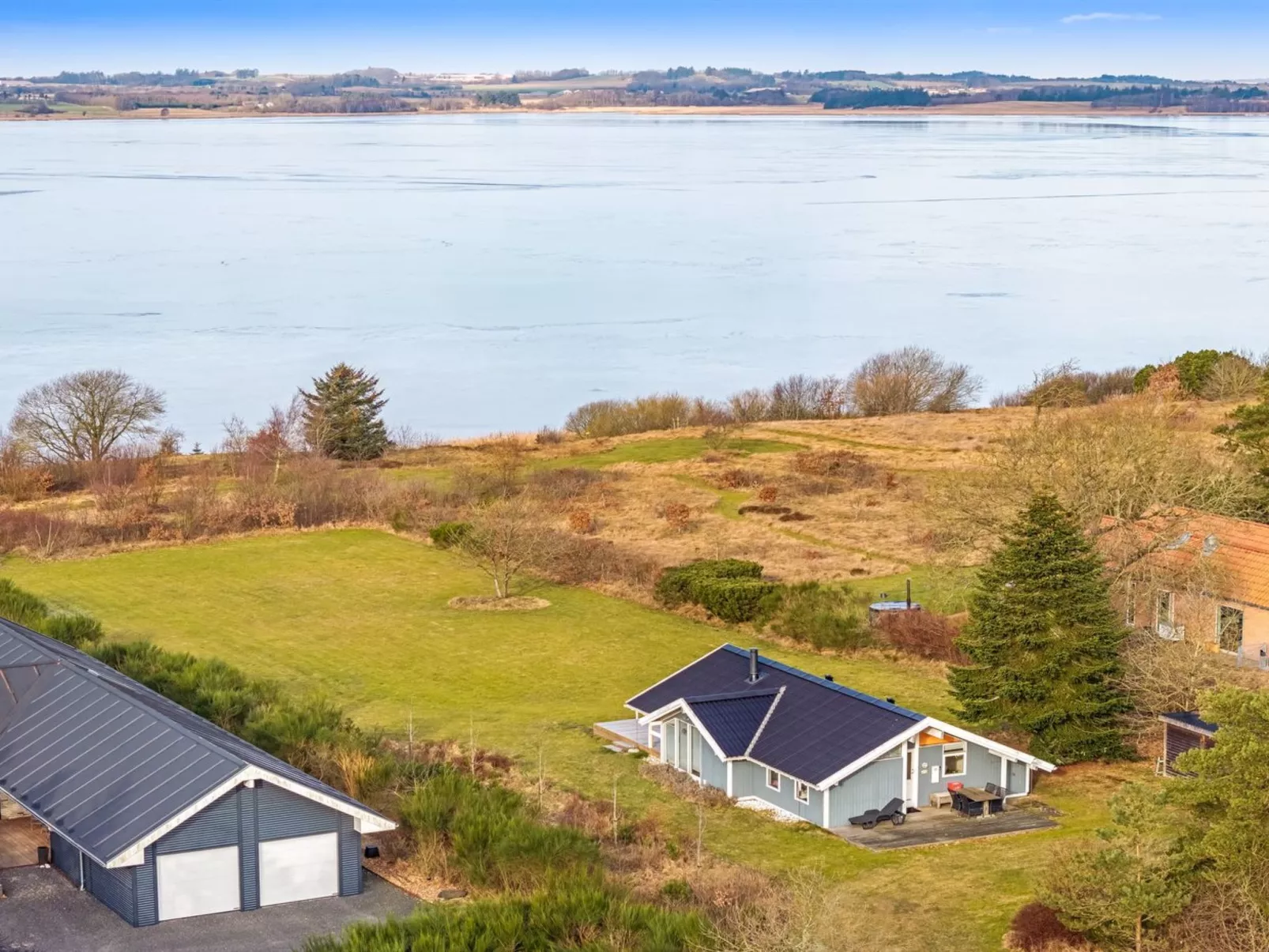 "Arleta" - 250m to the fjord-Outside