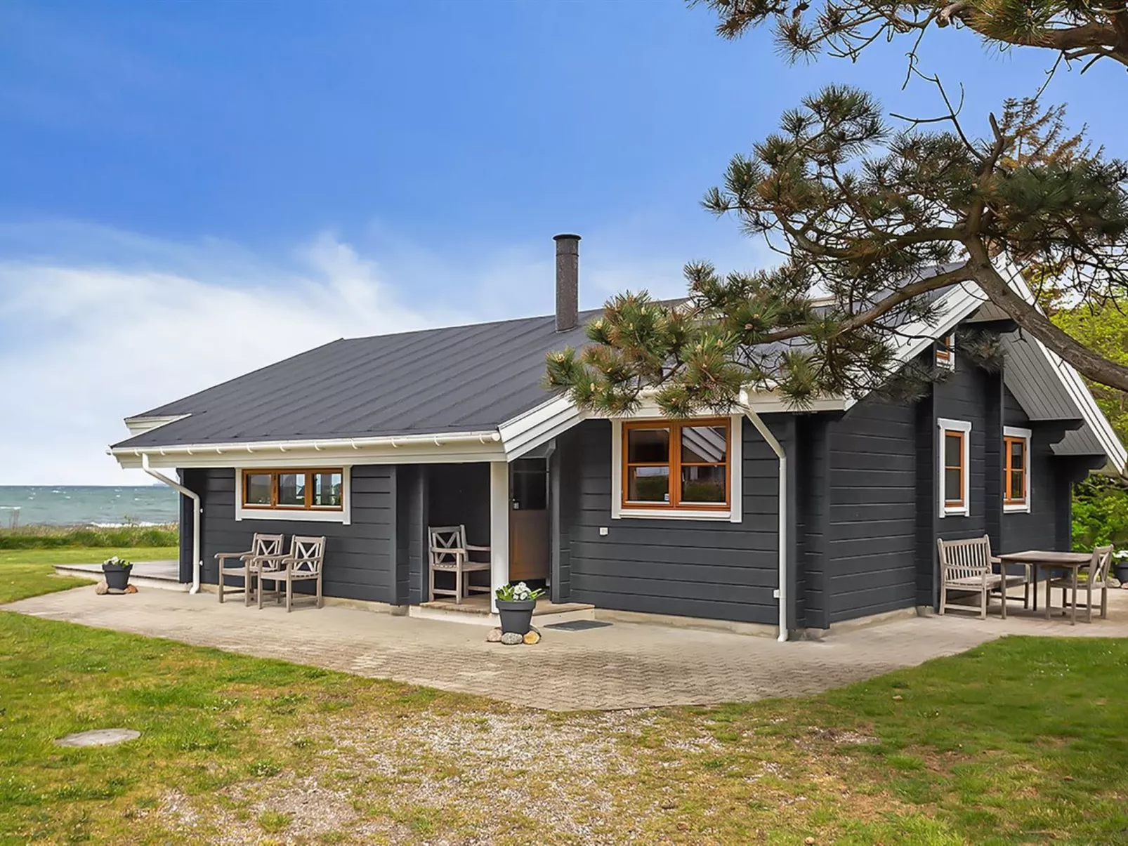 "Stacie" - 10m from the sea-Draußen