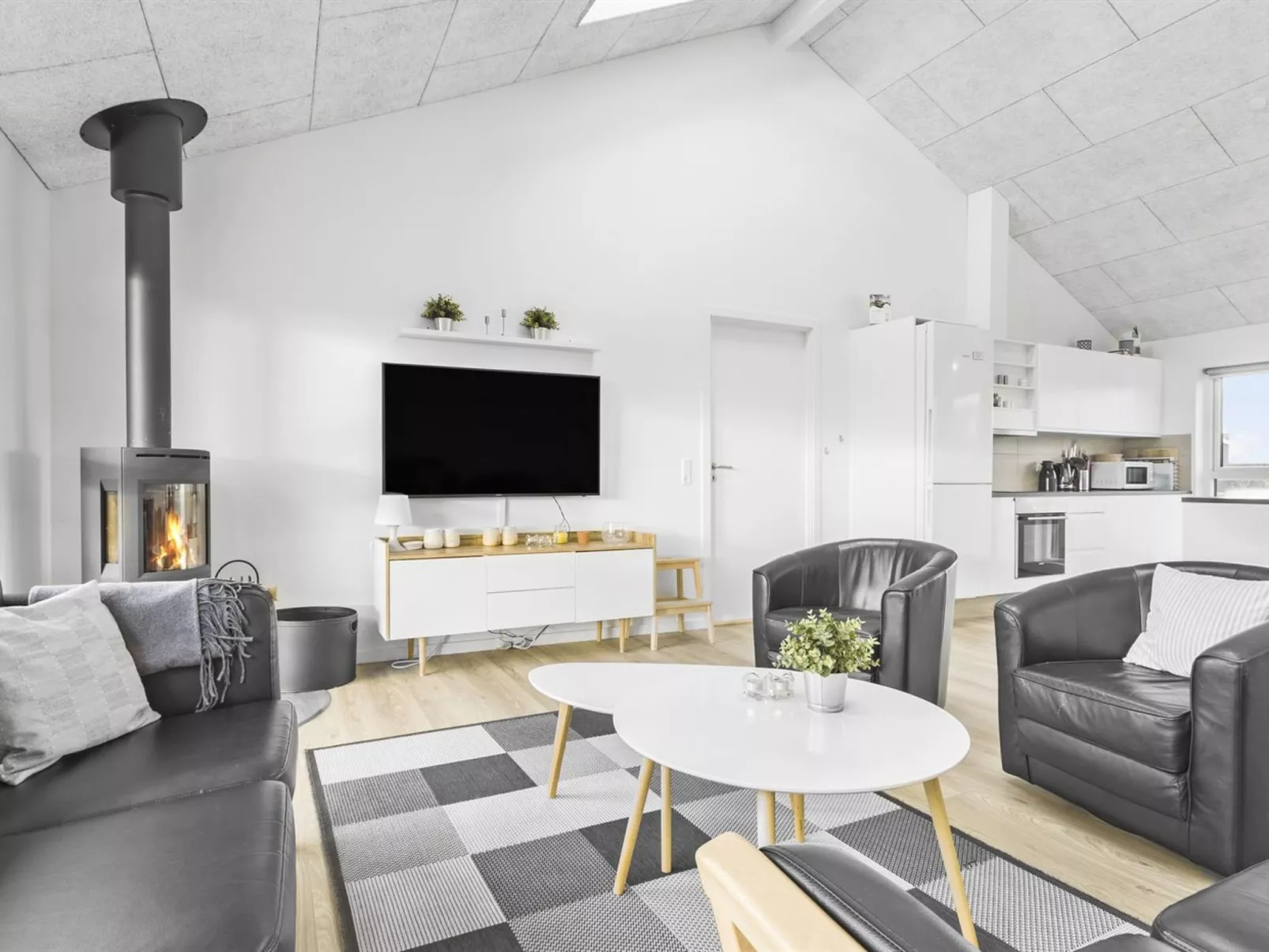 "Kirsi" - 1.6km from the sea-Dedans