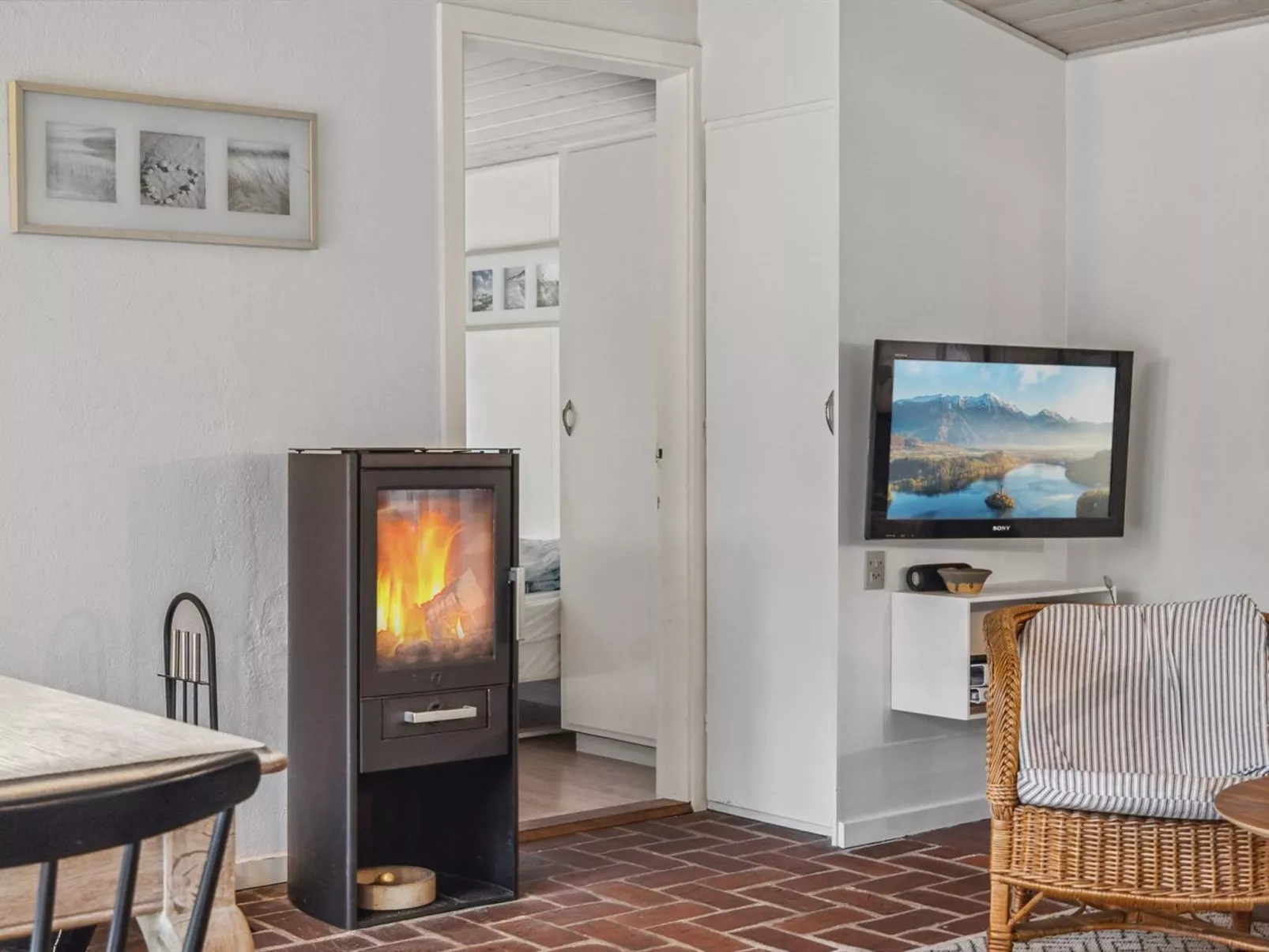 "Thekla" - 3km from the sea-Inside