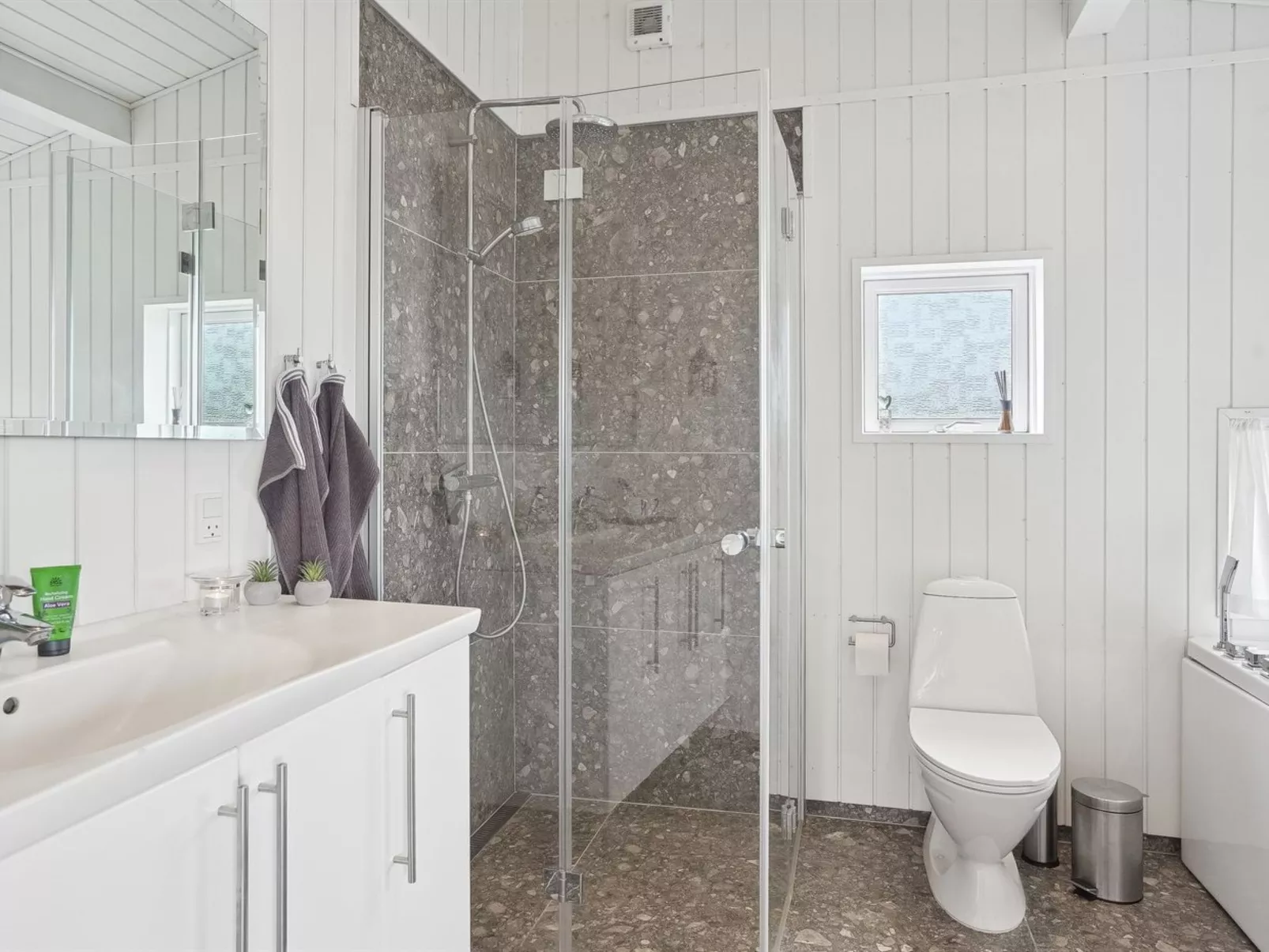 "Dyri" - 75m from the sea-Inside