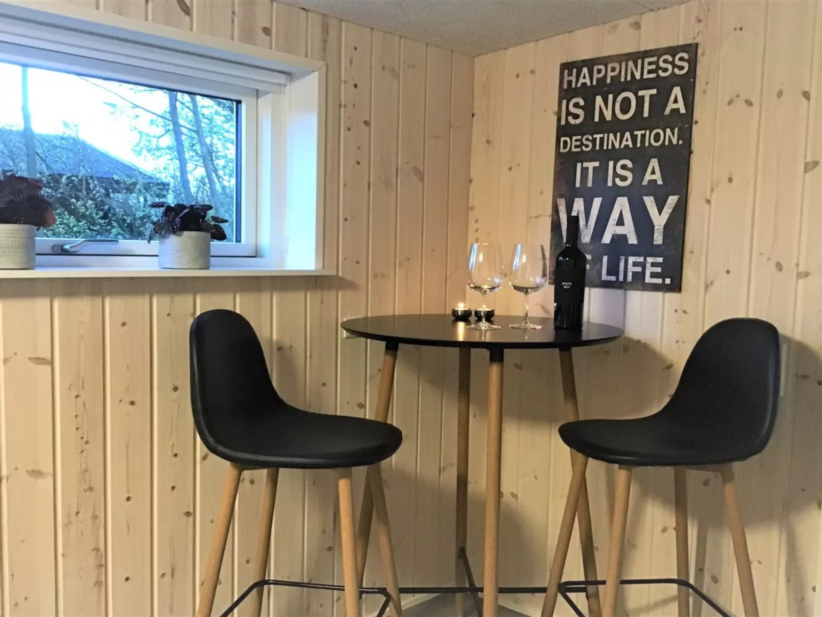 "Gustaf" - 400m to the fjord-Inside