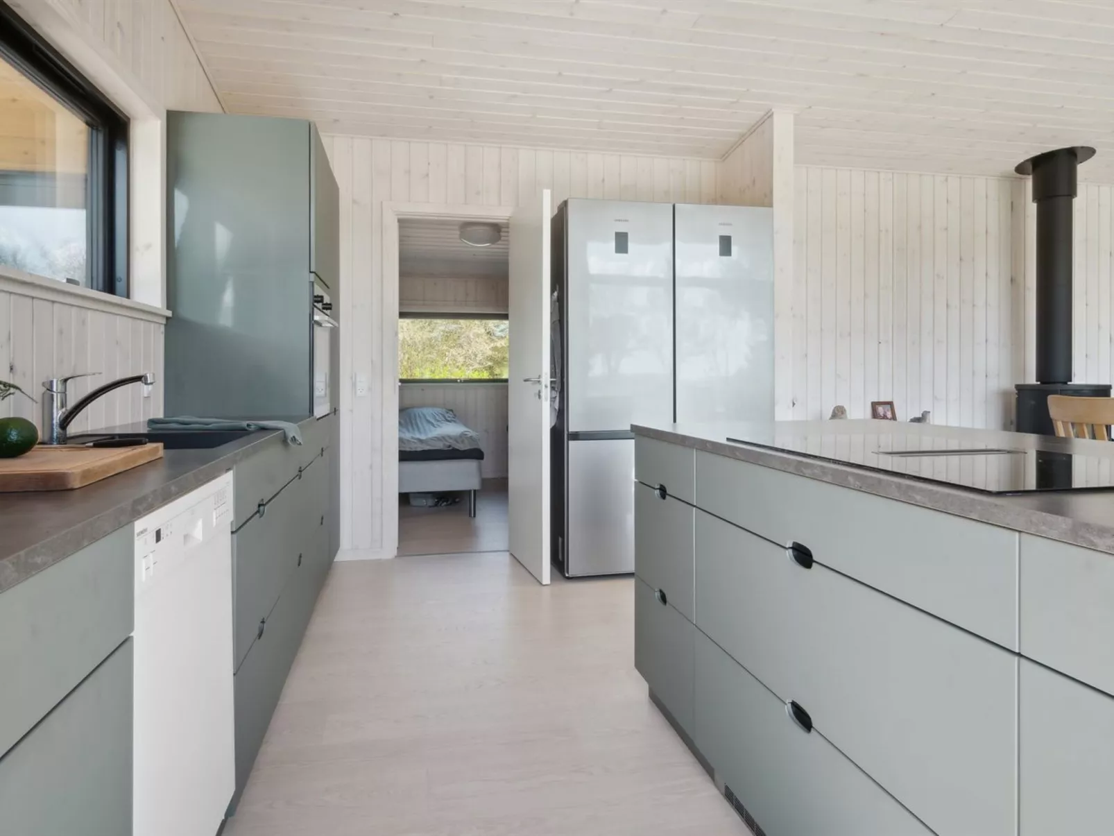 "Toska" - 100m to the fjord-Drinnen