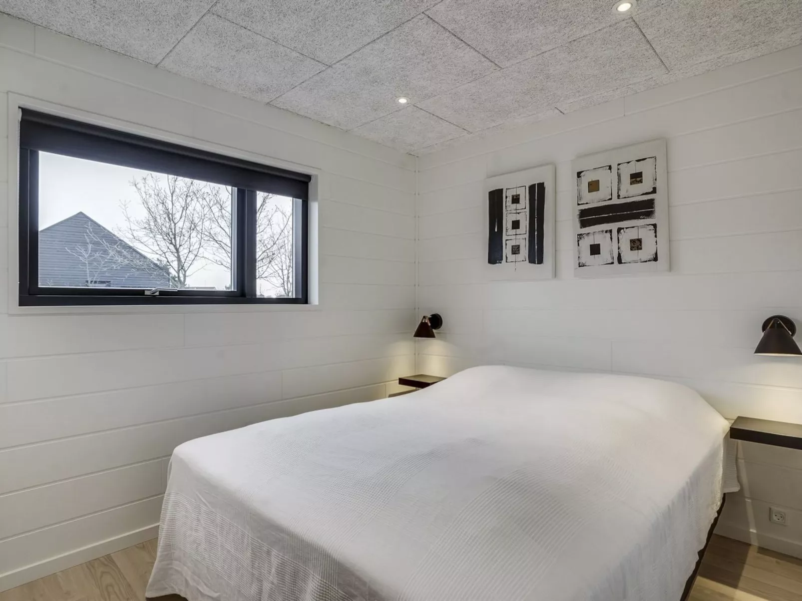 "Jonne" - 200m to the fjord-Drinnen