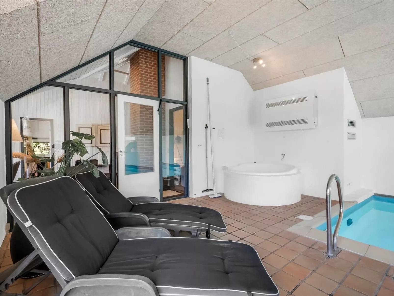 "Aage" - 1.7km from the sea-Draußen