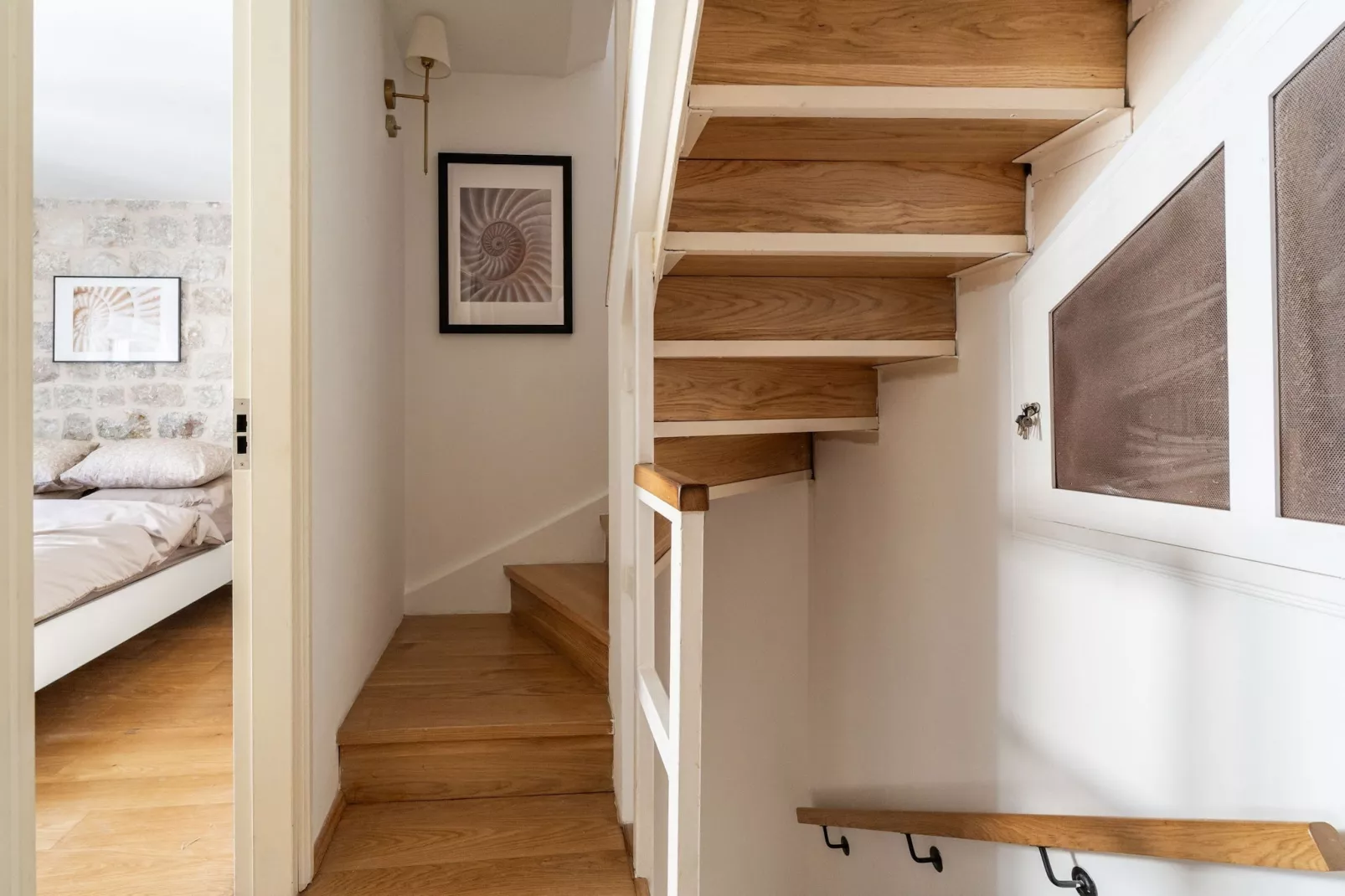 Guest House Lumin - Twin Room with City View (Third Floor) (BR3)-Indoor