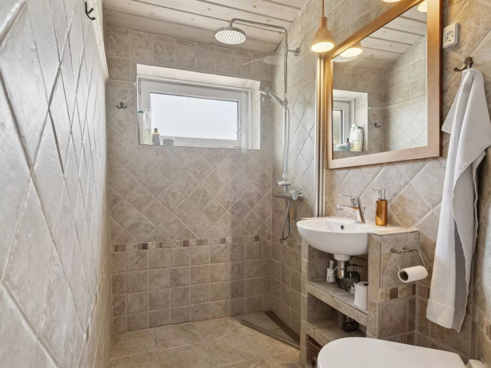 "Hening" - 50m from the sea-Drinnen