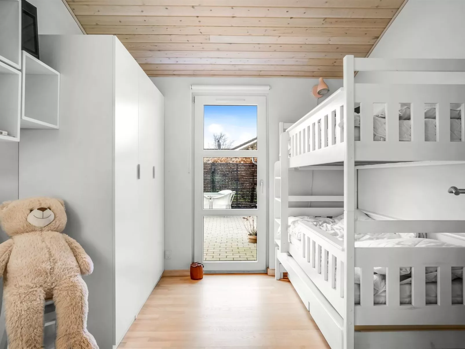 "Maunu" -  from the sea-Dedans