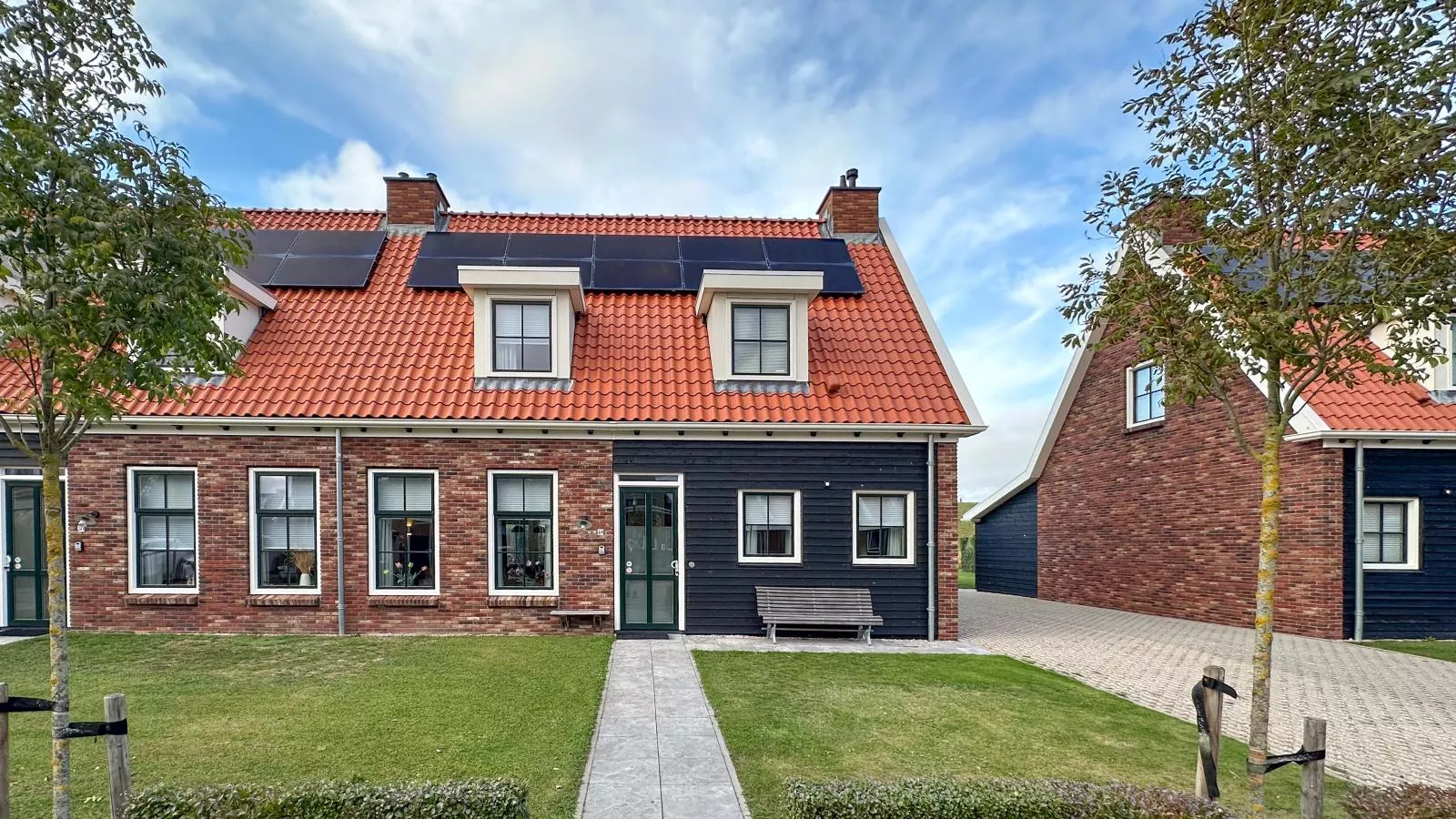 Happy Beach 48-Exterior in summer