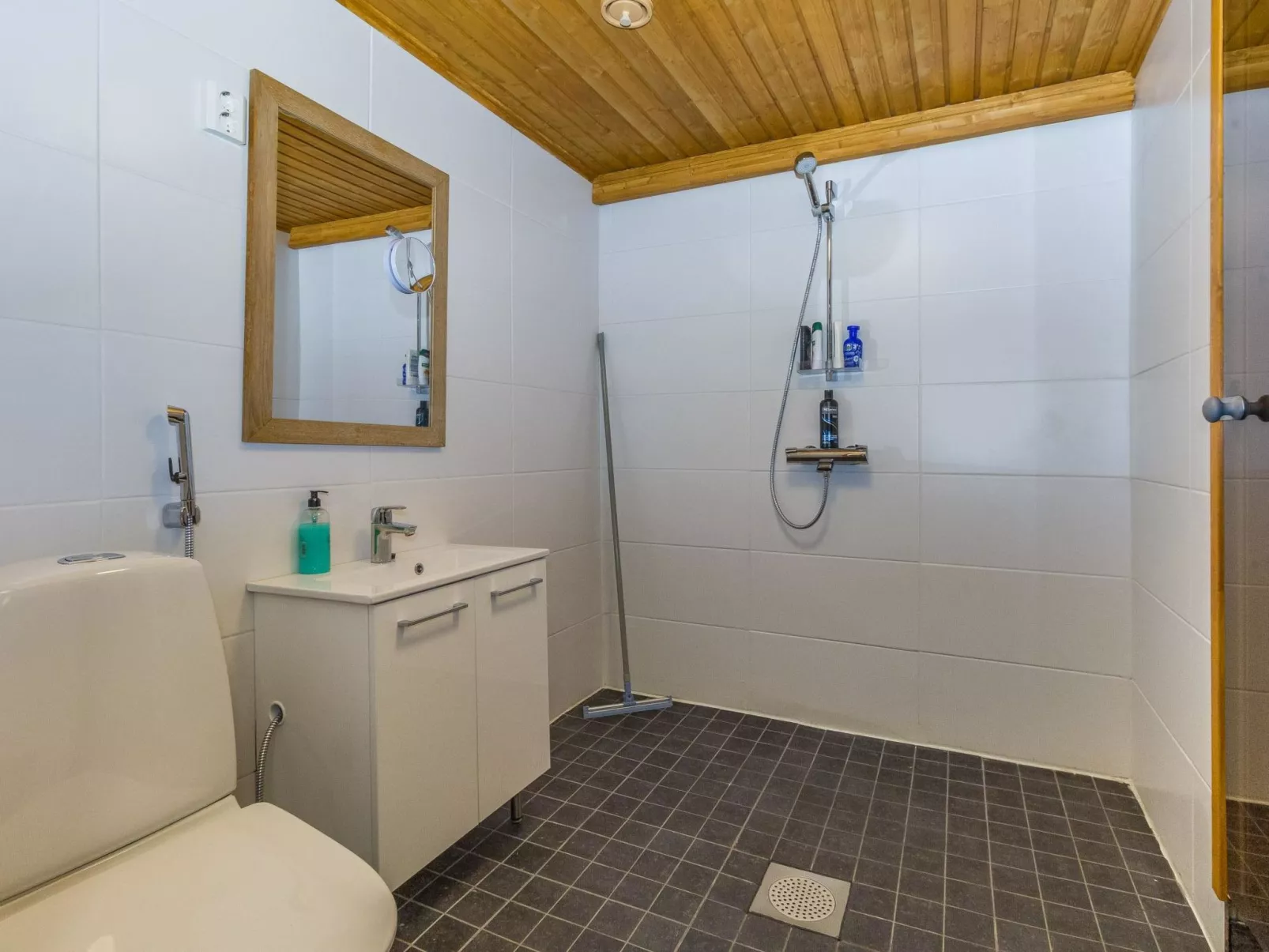 Perälän pirtti-Inside