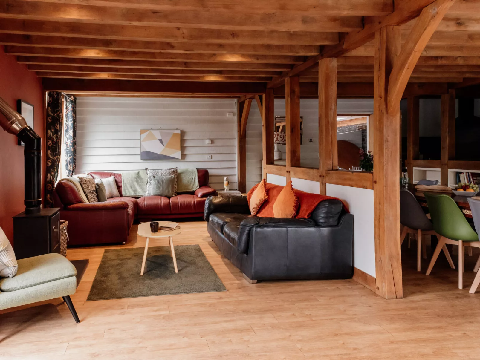 The Welsh Barn-Dedans