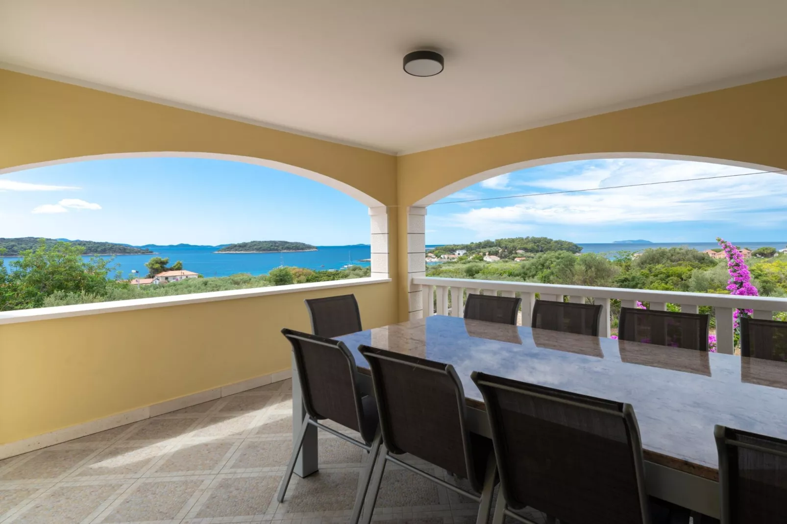 Modern Villa with Pool-Terrasse