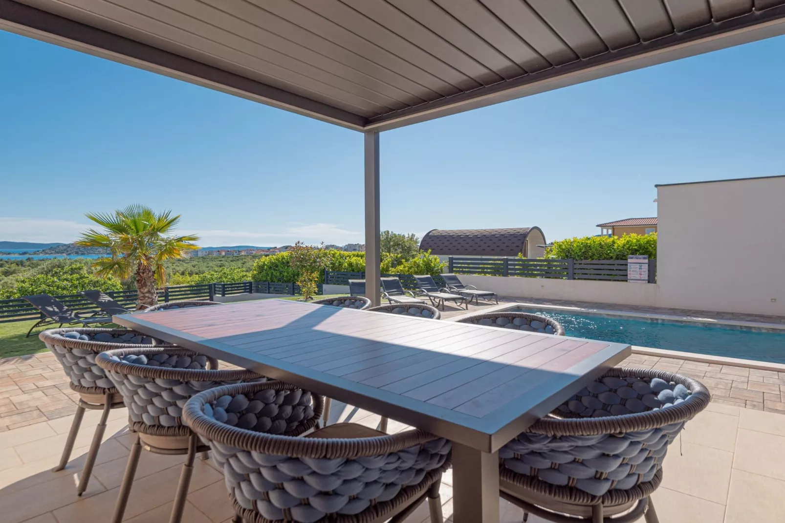 Four-Bedroom Villa With Pool-Im Freien