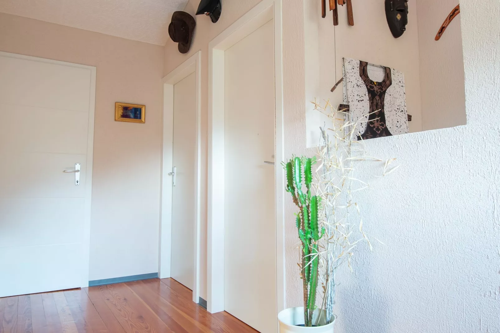 Family-Friendly Serene Retreat Holiday Home - Four Bedroom Holiday Home  with Terrace-Intérieur