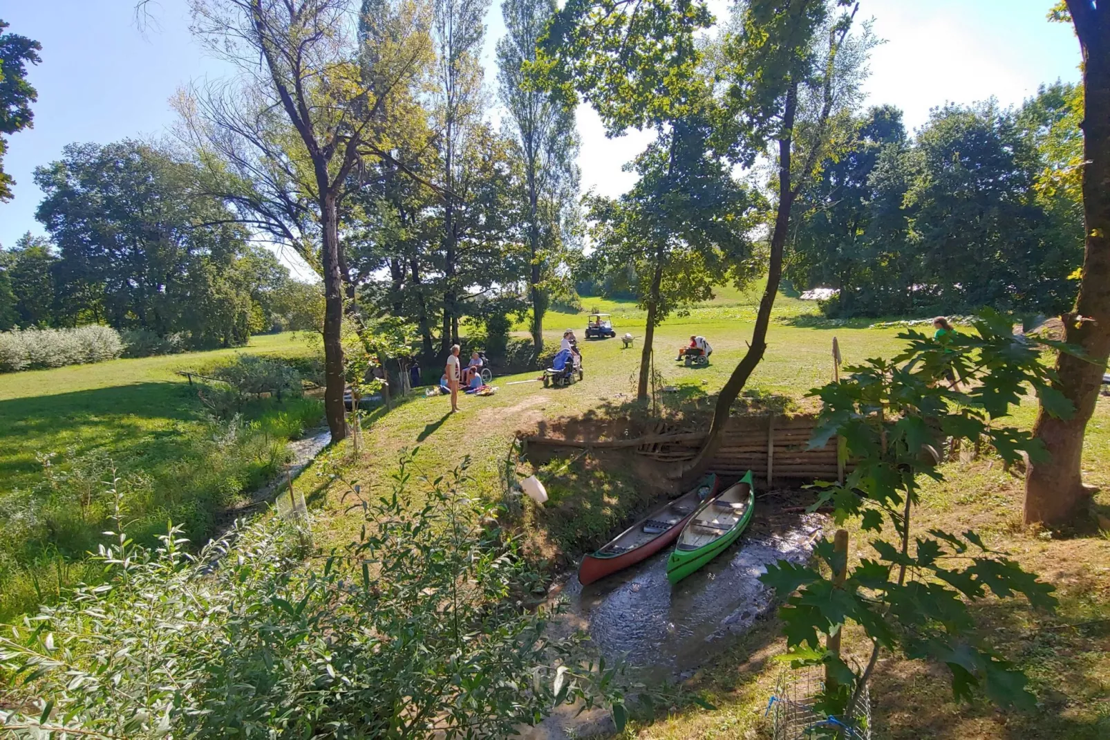 Cozy Luxe Holiday Home with Natural Thermal Bath - Seven Bedroom Holiday Home-Extérieur