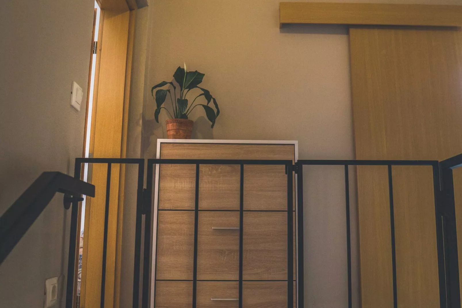 Comfortable Apartment with Mountain View - One Bedroom Apartment-Treppe