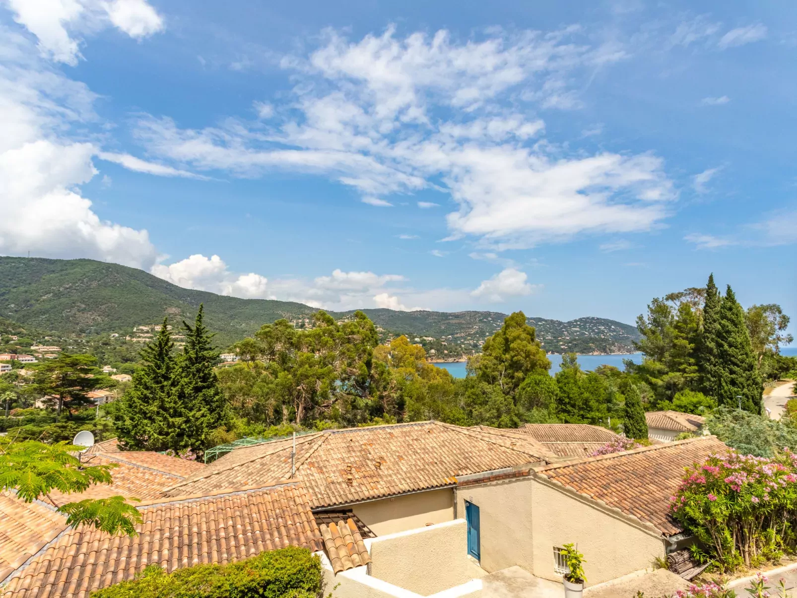 Cap Négre : Domaine de la Pinède-Outside