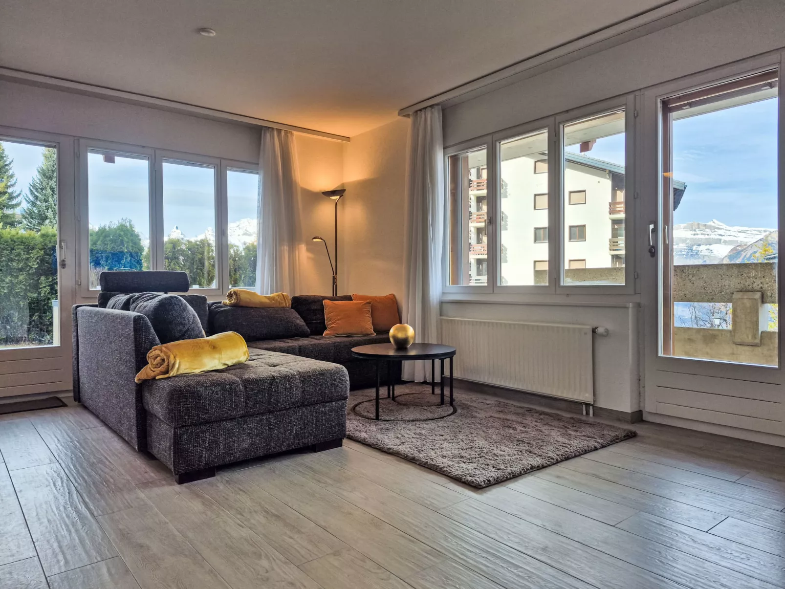 Ambassador 2/1-Inside