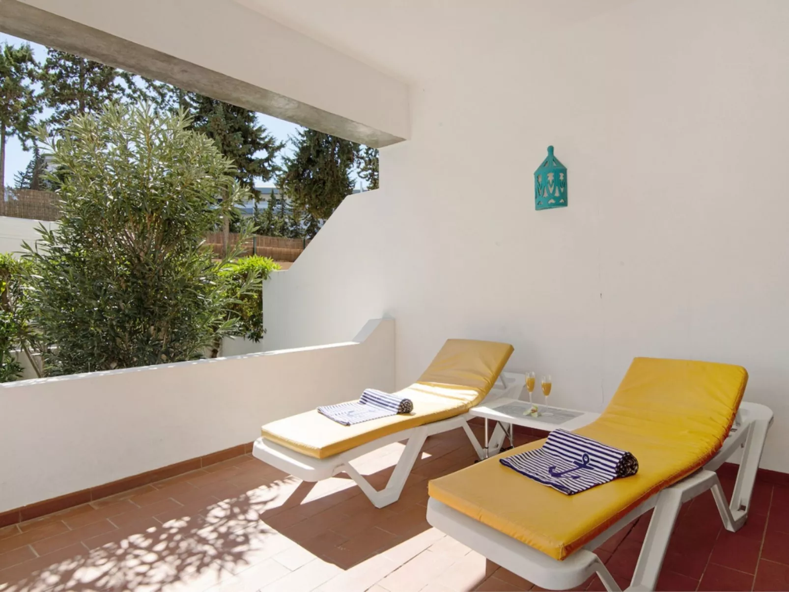 Joyce - Sunny Way-Dedans