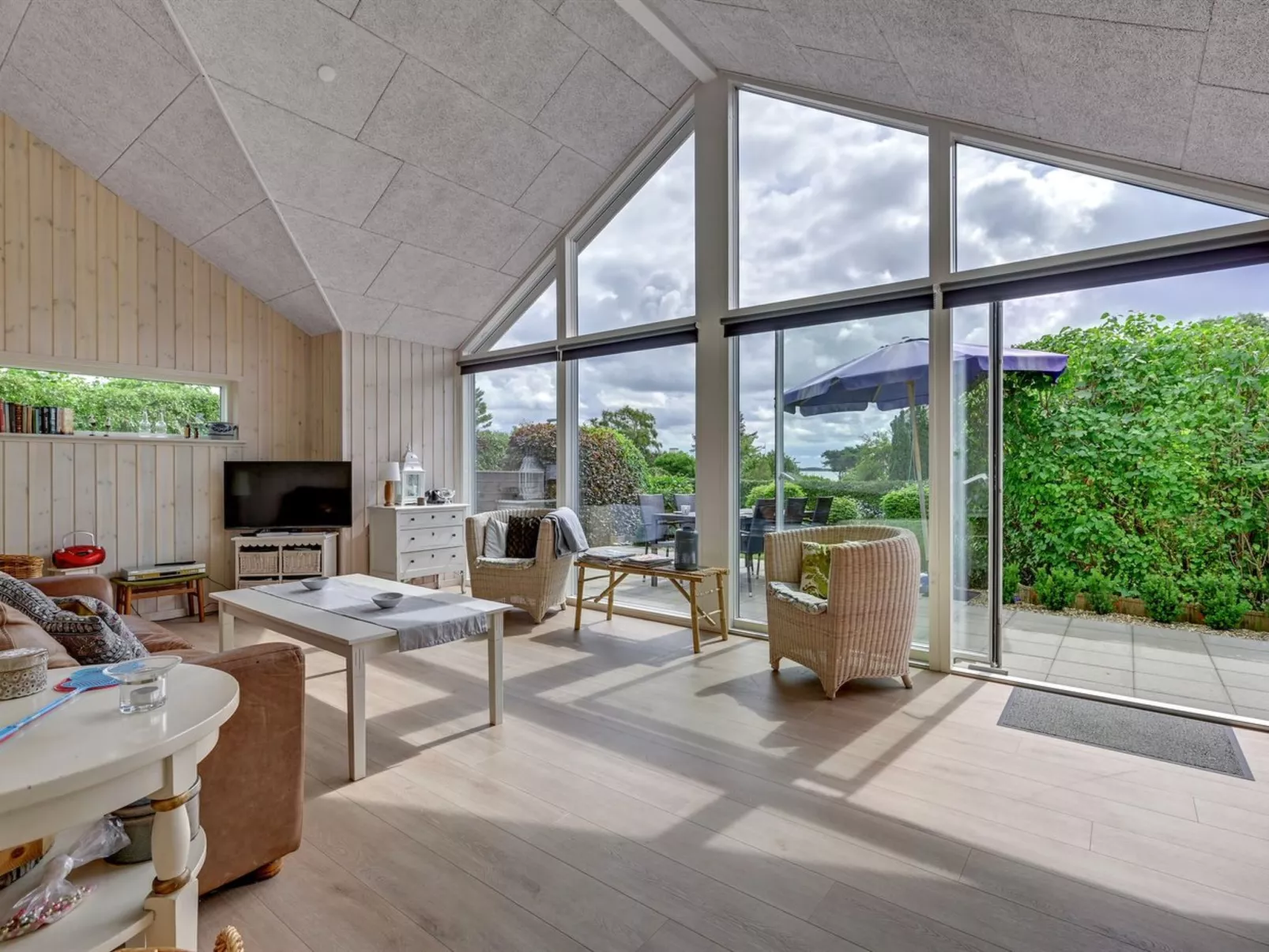 "Regni" - 300m to the fjord-Inside