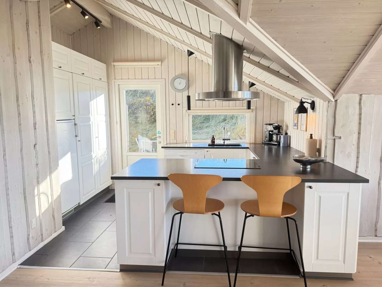 "Velena" -  from the sea-Drinnen