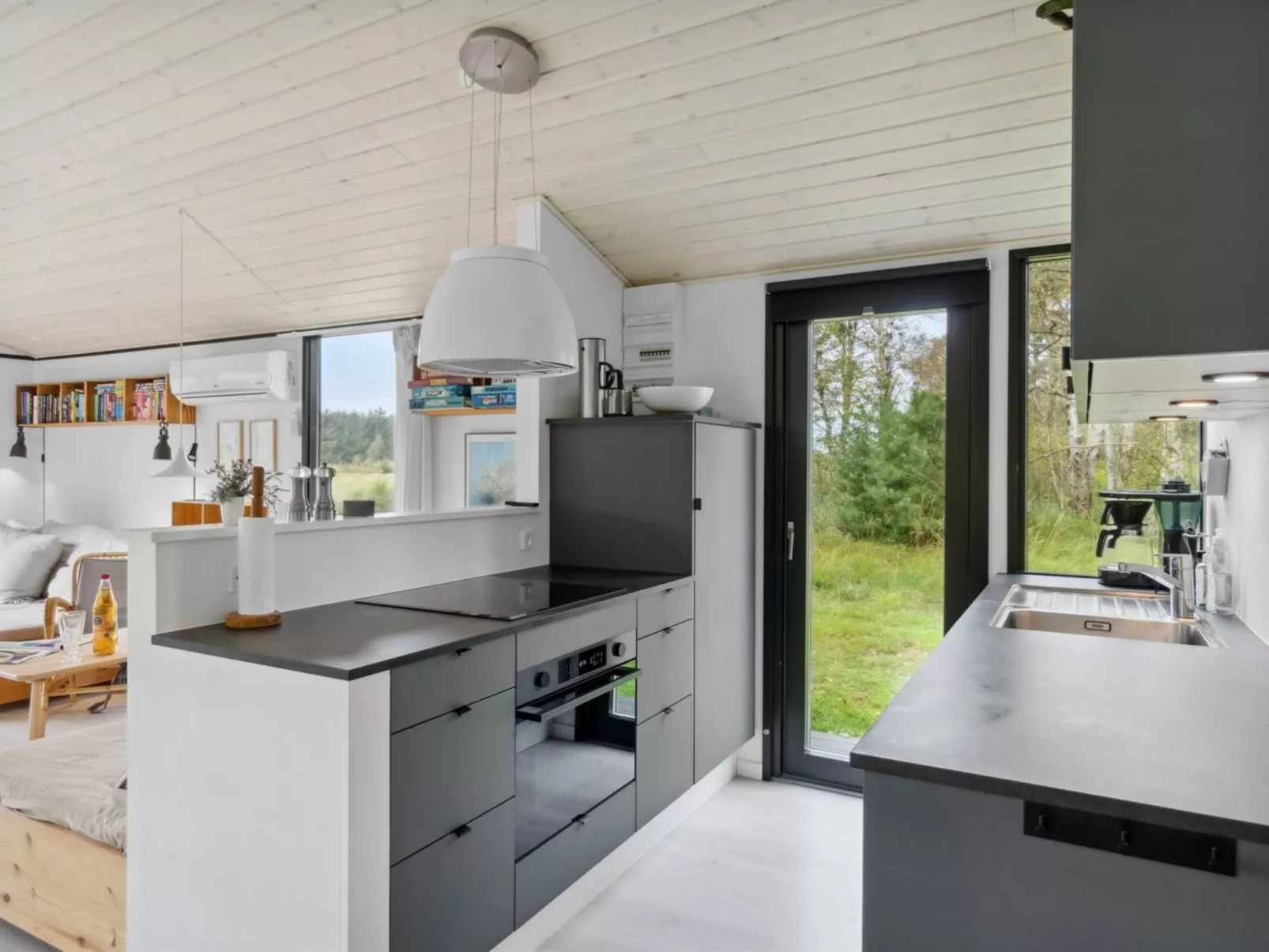 "Shayene" - 2.5km from the sea-Dedans