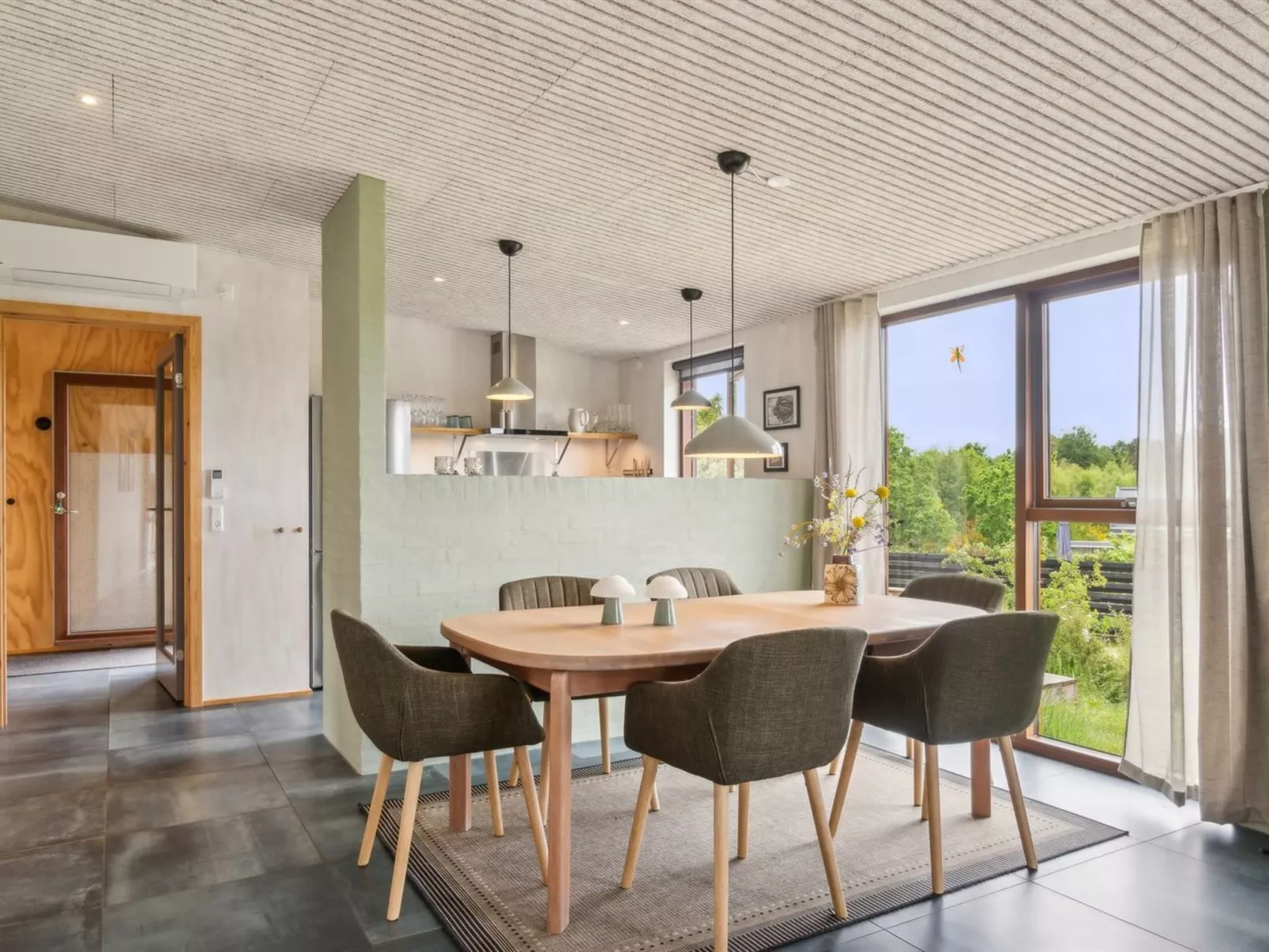 "Eila" - 400m from the sea-Drinnen