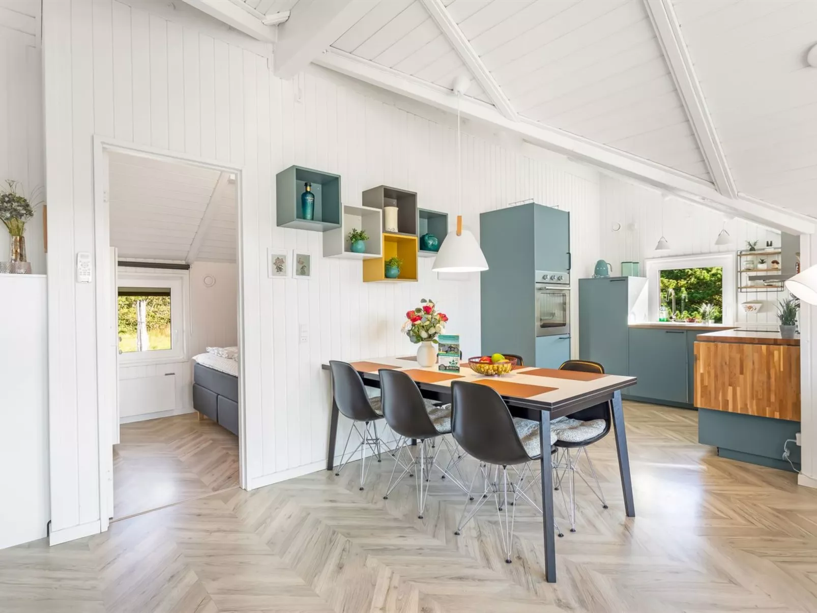 "Skyler" - 1km from the sea-Dedans