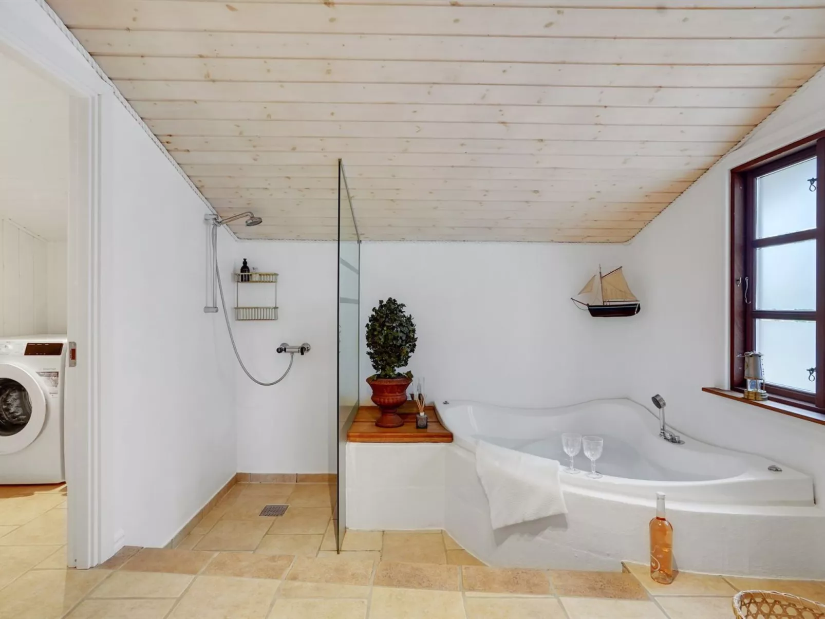 "Gunnulf" - 750m from the sea-Inside