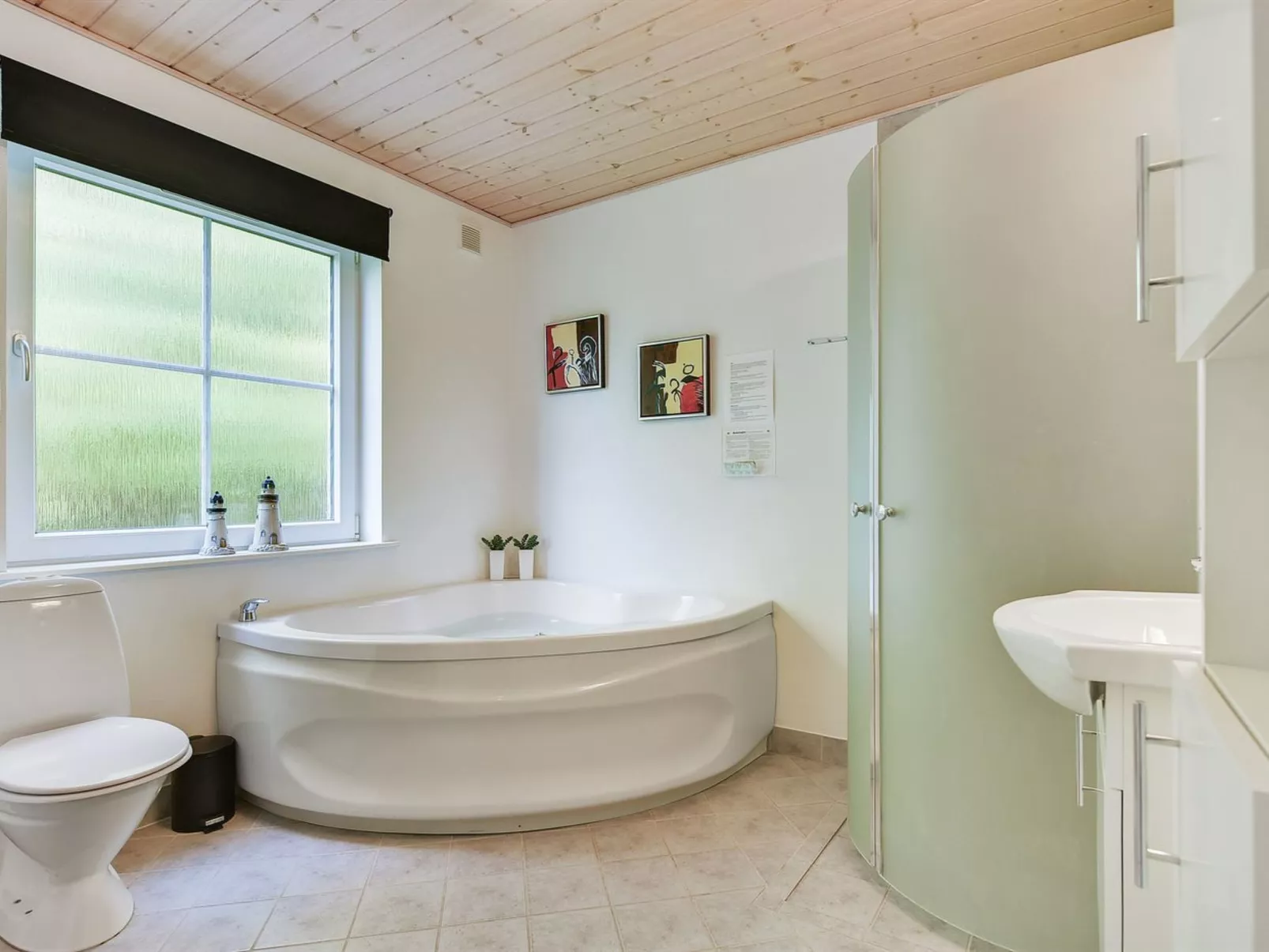 "Babette" - 75m to the fjord-Drinnen