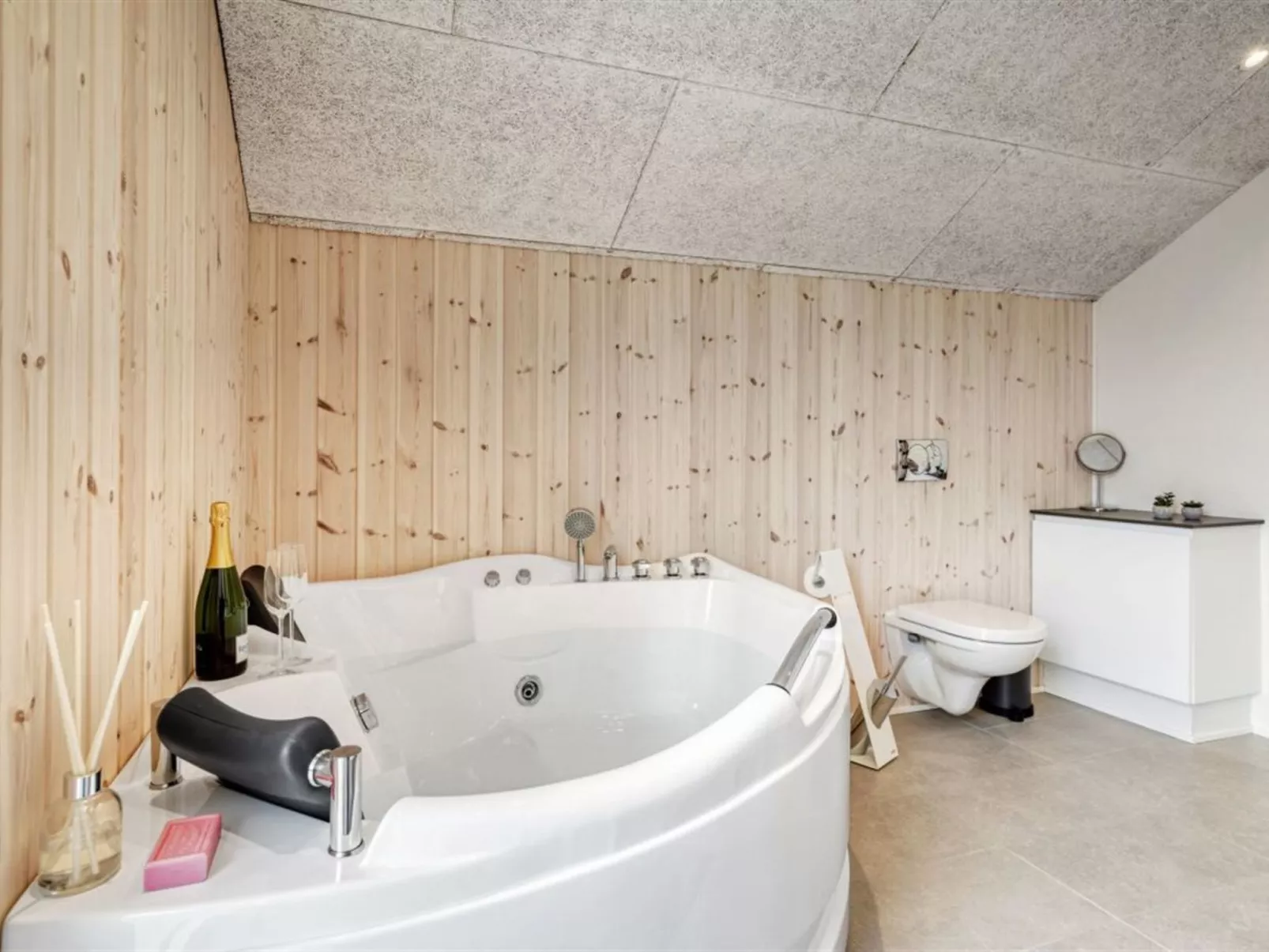 "Gustaf" - 400m to the fjord-Inside