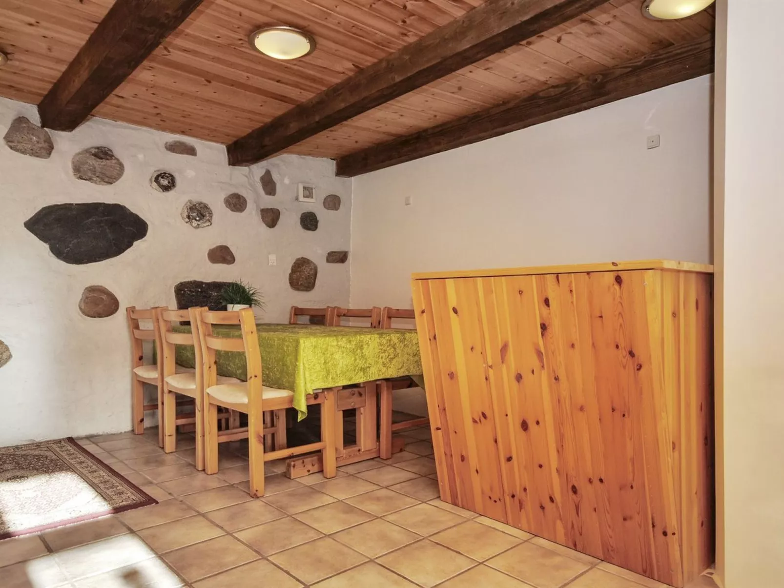 "Millie" - 3km to the fjord-Inside