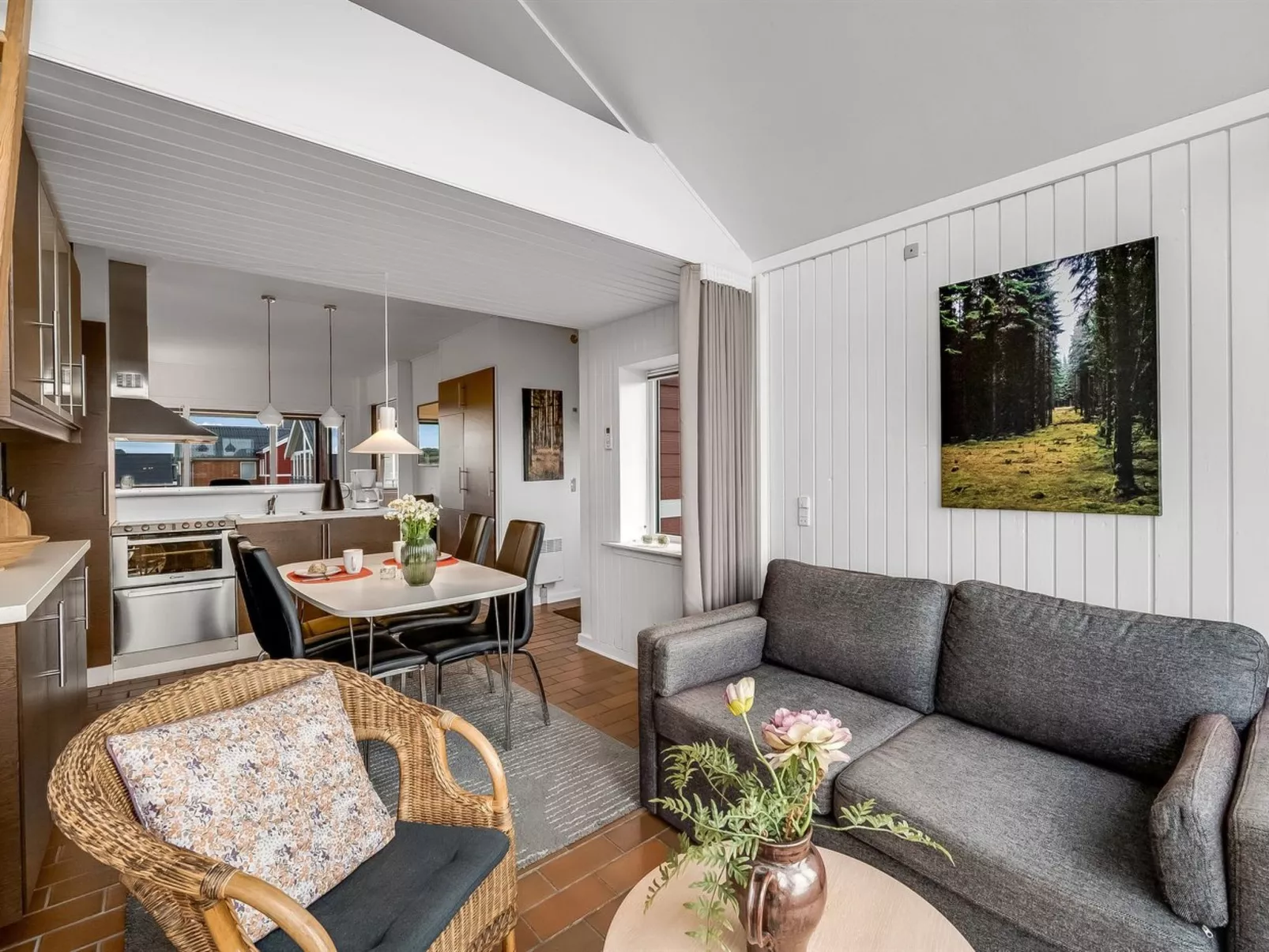 "Alvy" - 100m to the fjord-Inside