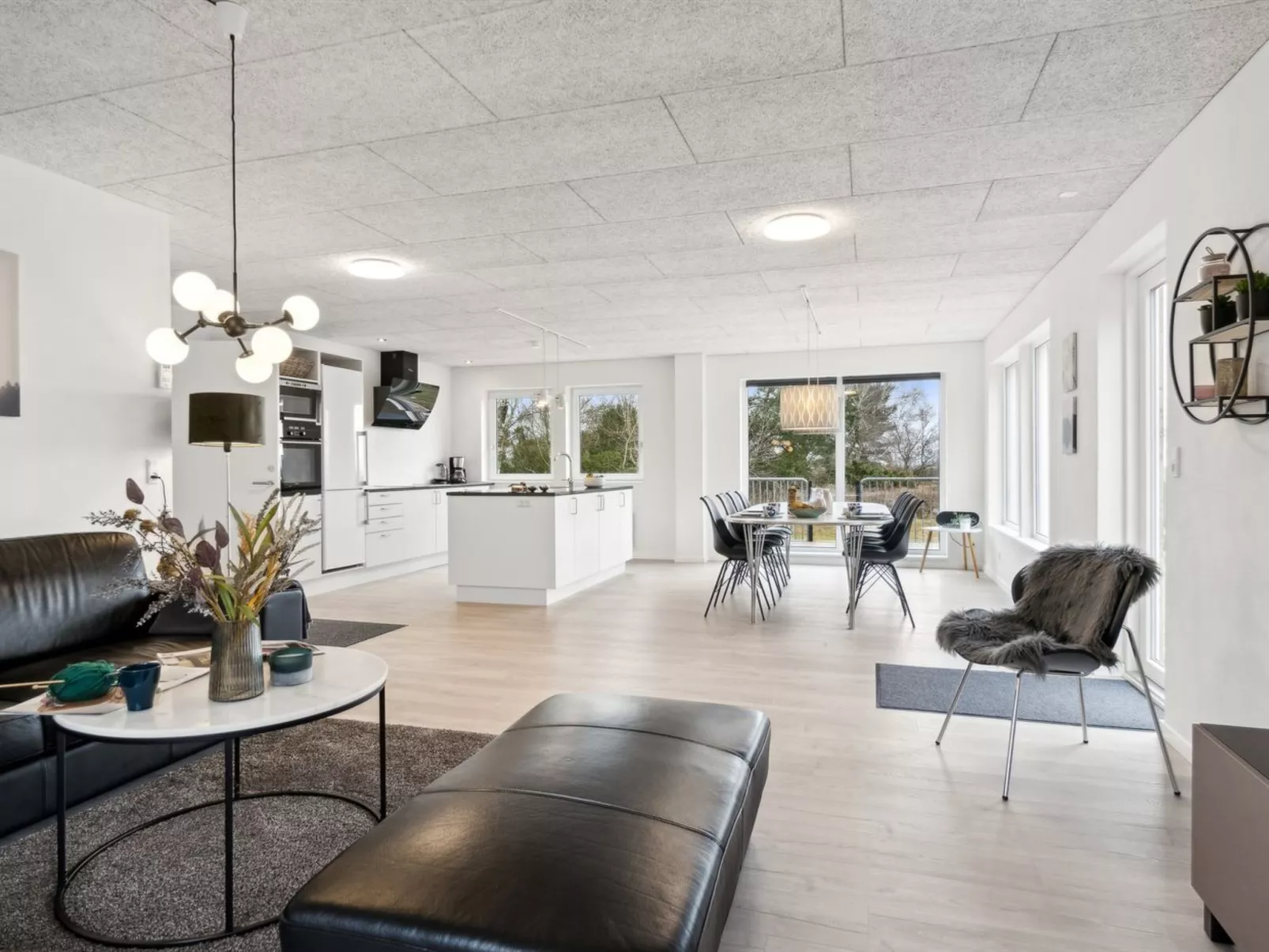 "Thorbiorn" -  from the sea-Drinnen