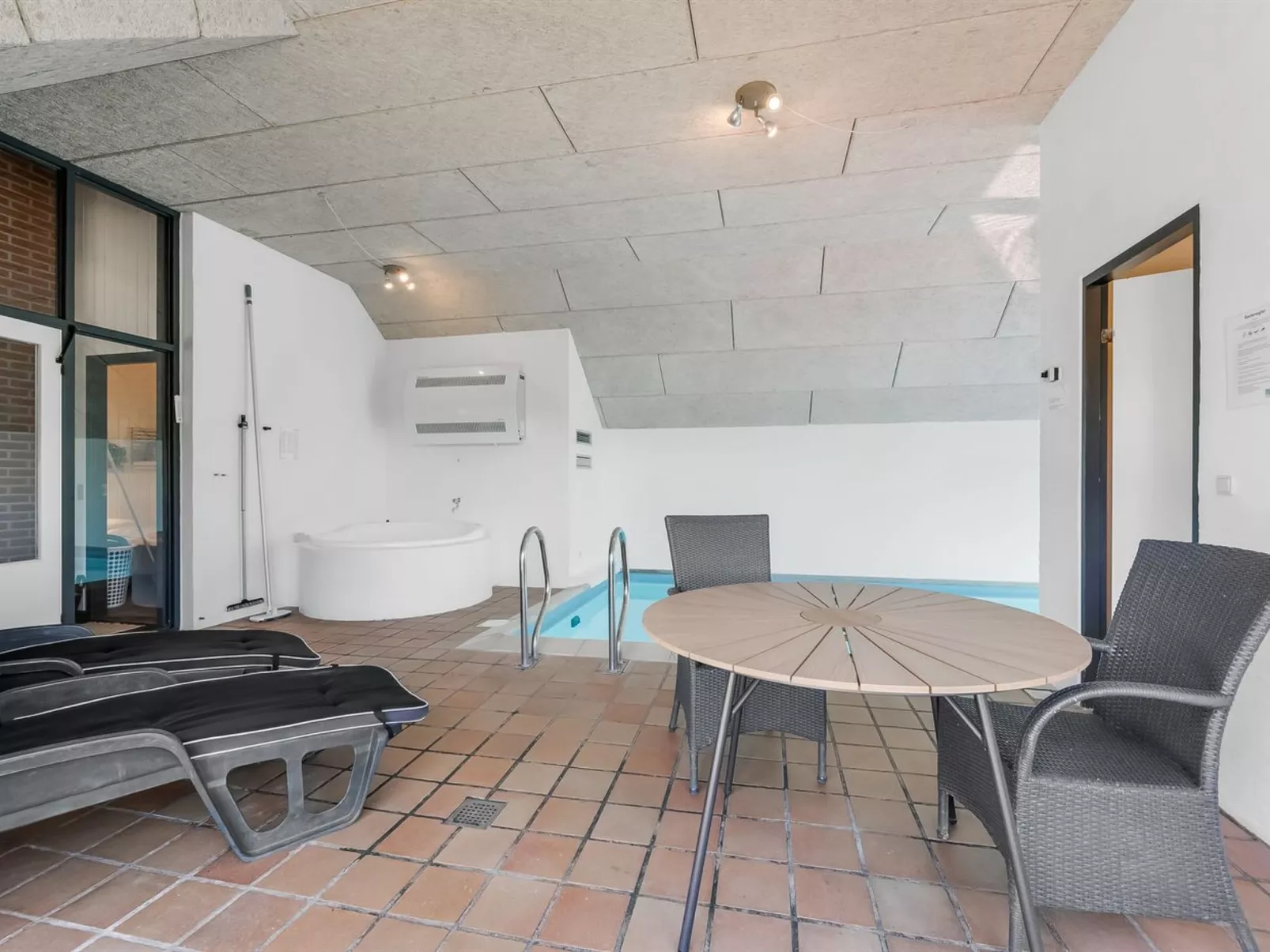 "Aage" - 1.7km from the sea-Draußen