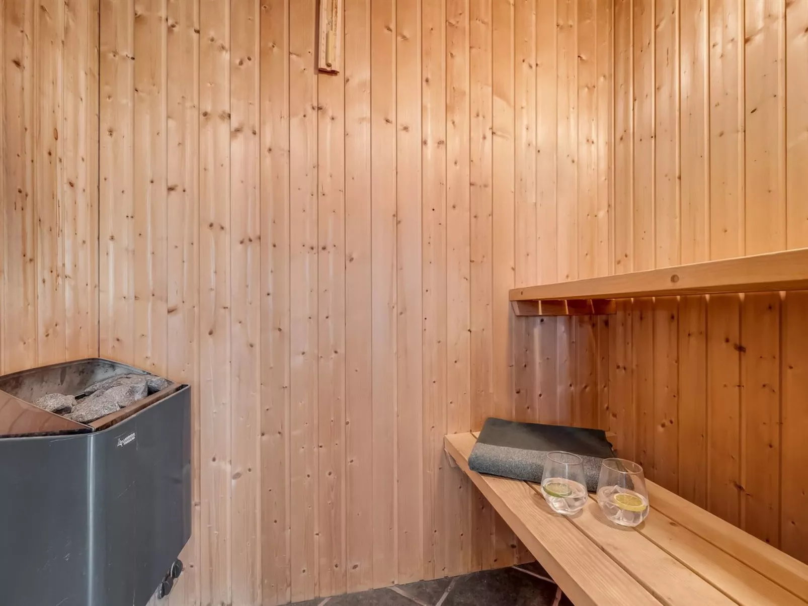 "Aurore" - 700m from the sea-Drinnen