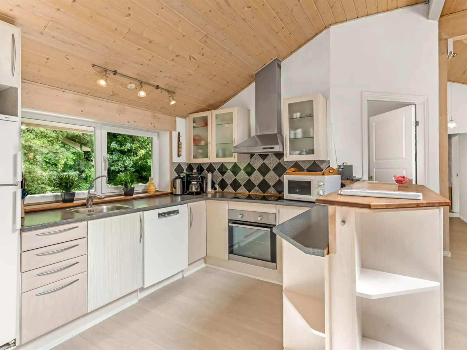 "Samine" - 2km from the sea-Inside