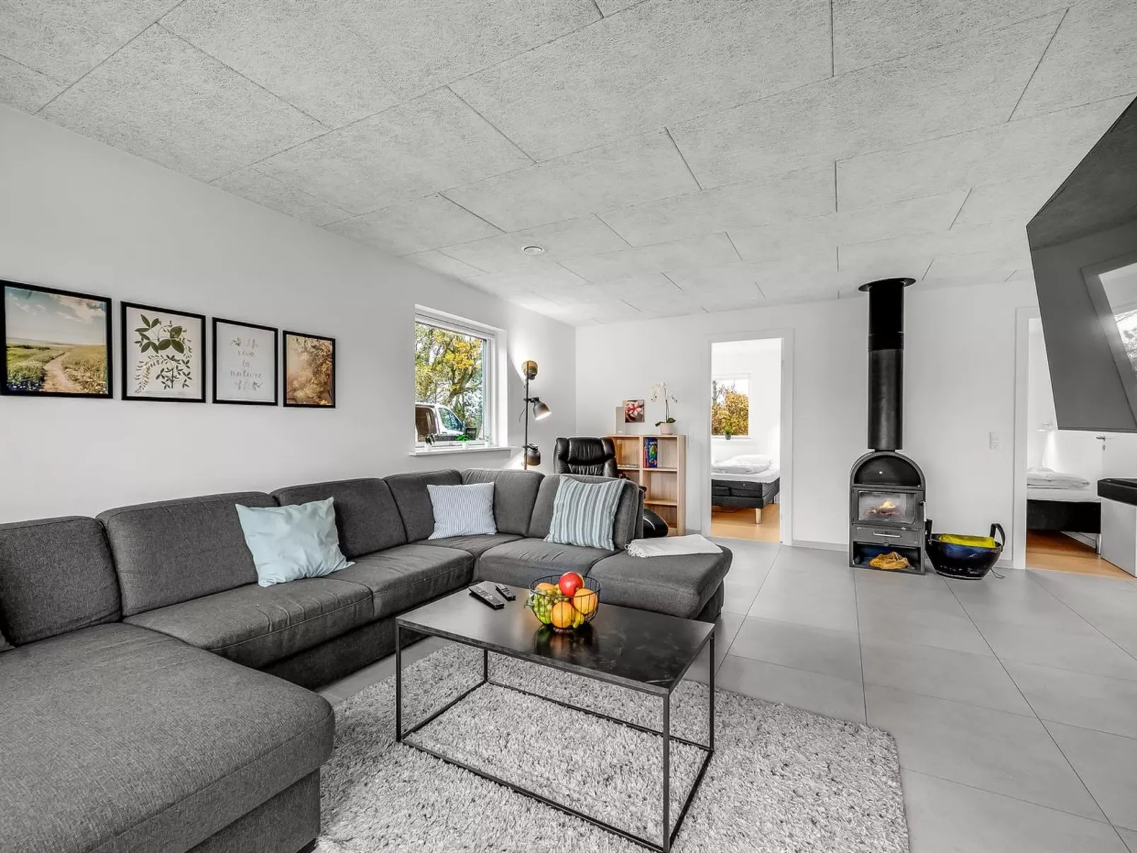 "Elisaveta" - 400m to the fjord-Drinnen