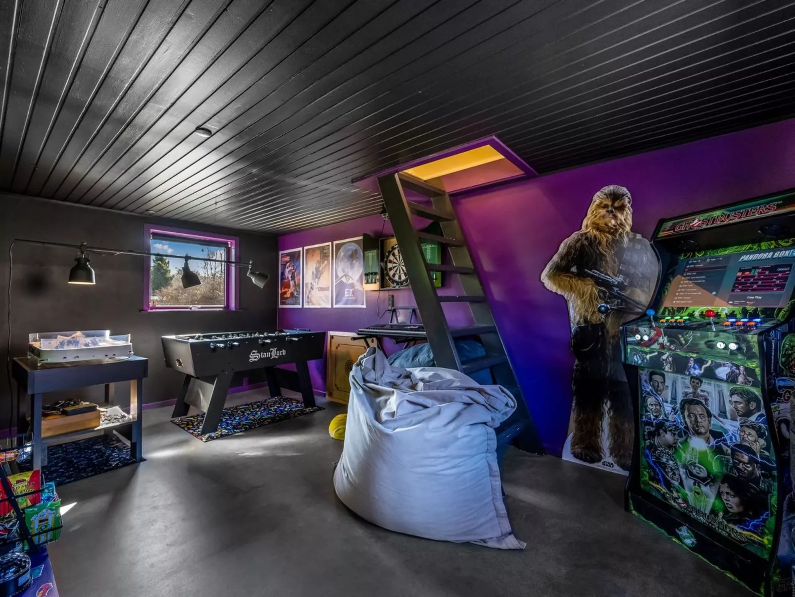 "Hughe" - 1.3km from the sea-Dedans