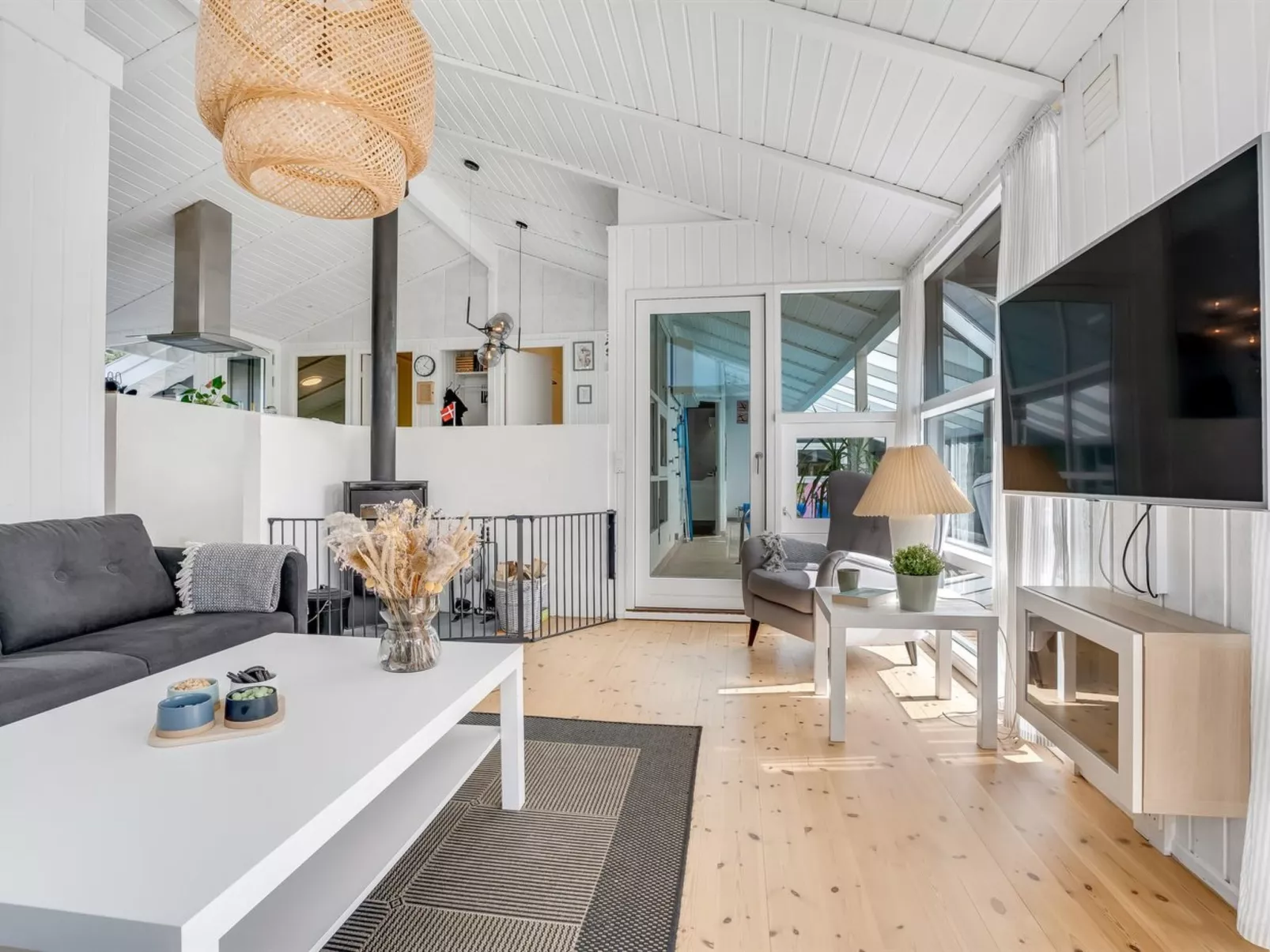 "Ellie" - 700m from the sea-Inside