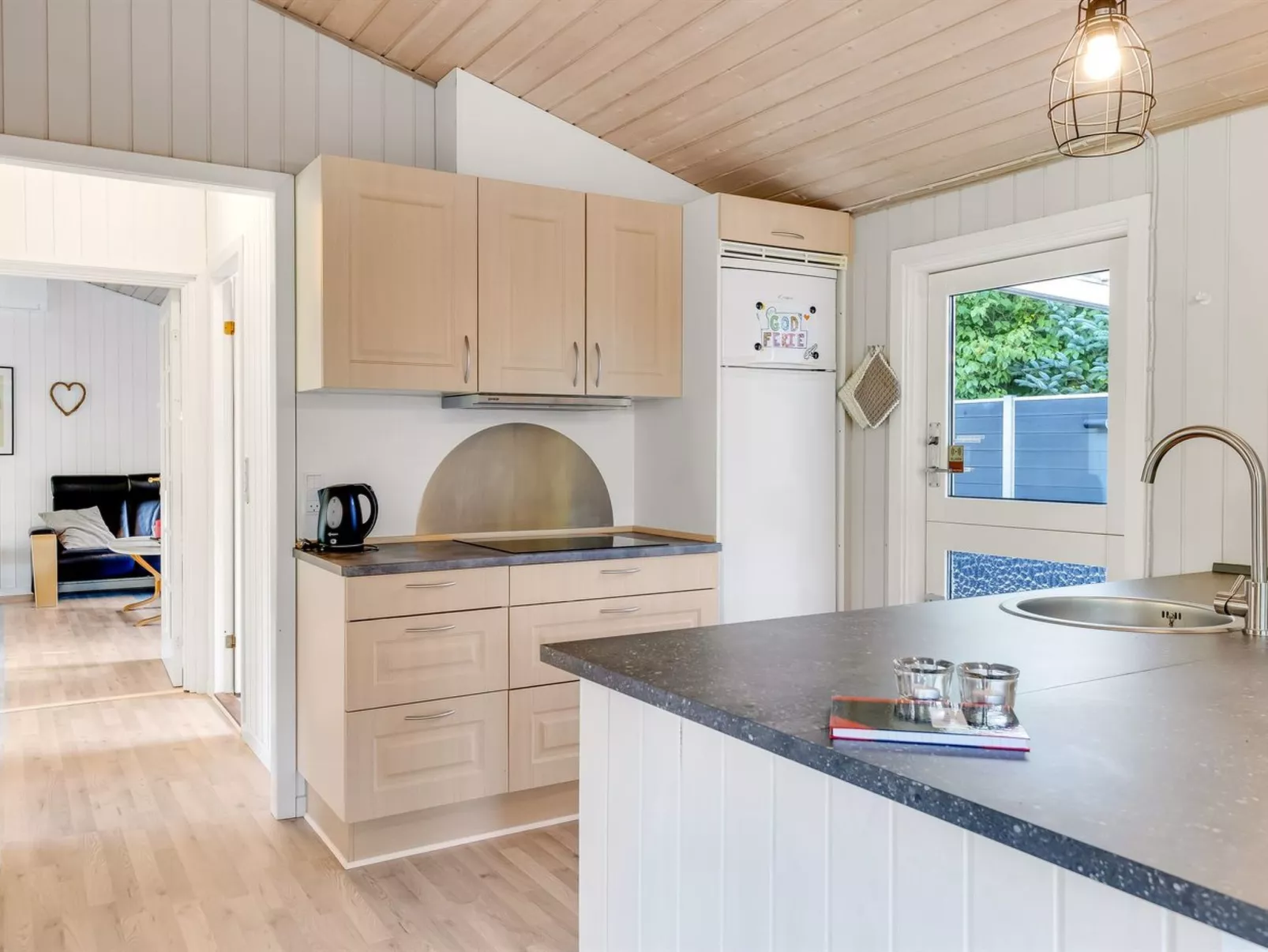 "Dorethea" - 30km from the sea-Dedans