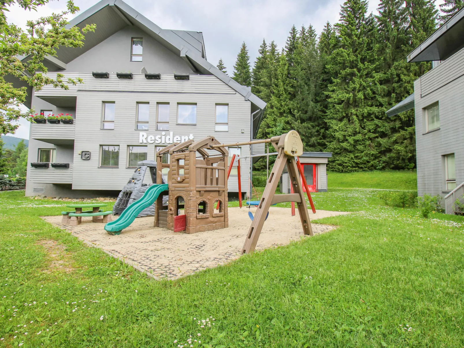 Resident Harrachov B-Draußen