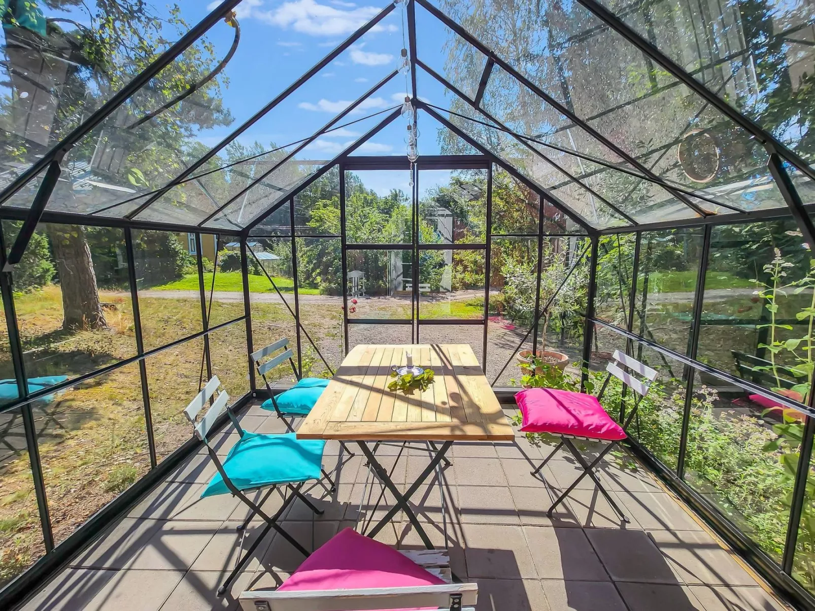 Den lilla röda stugan-Drinnen